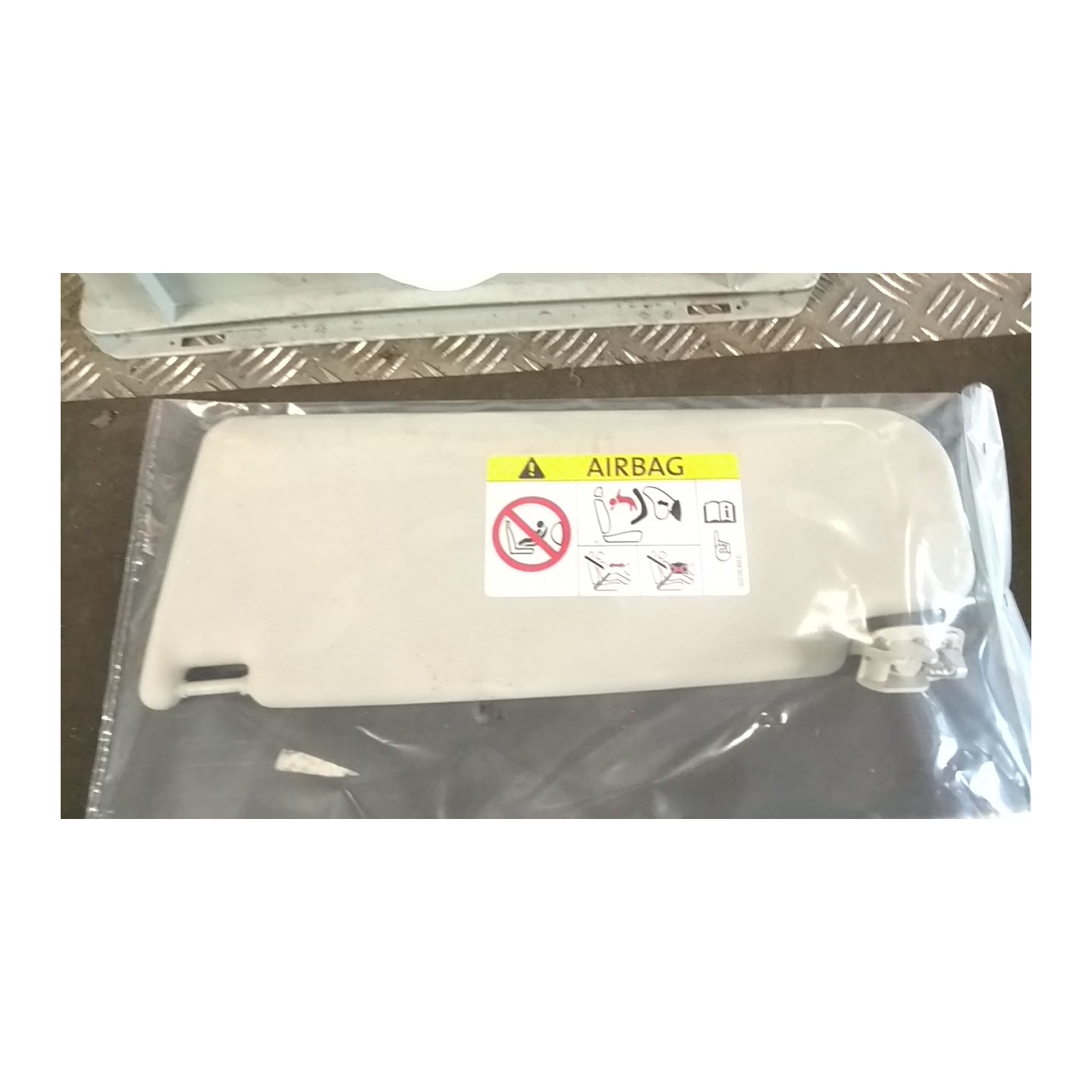 ALETTA PARASOLE PARABREZZA DX. 212 VOLKSWAGEN UP! (1S) (11/11-10/16) CPG 6RF857552C2F4