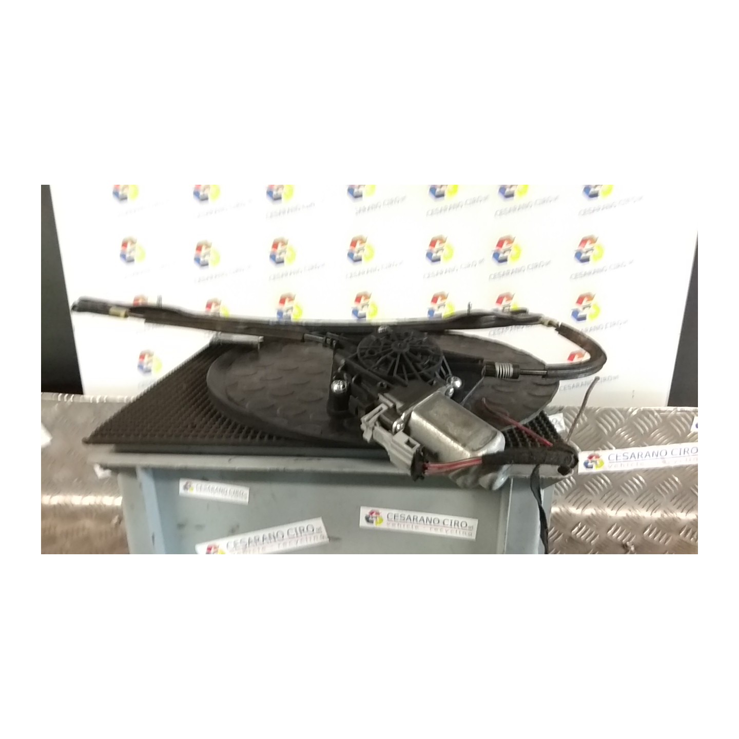 ALZACRISTALLO PORTA ANT. DX. 236 SEAT MII (KF1) (03/12-01/20) CPG 1S3837462A