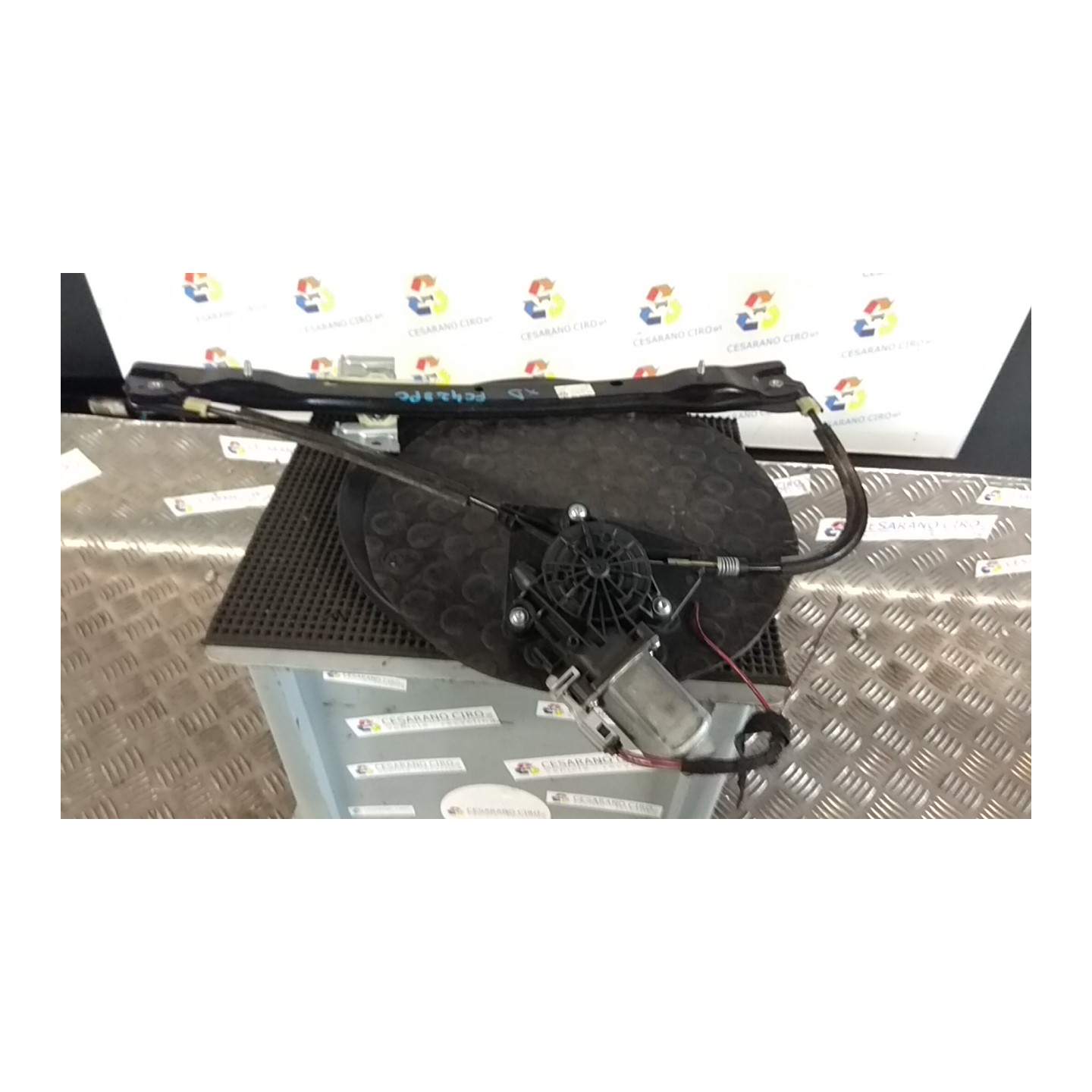 ALZACRISTALLO PORTA ANT. DX. 236 SEAT MII (KF1) (03/12-01/20) CPG 1S3837462A
