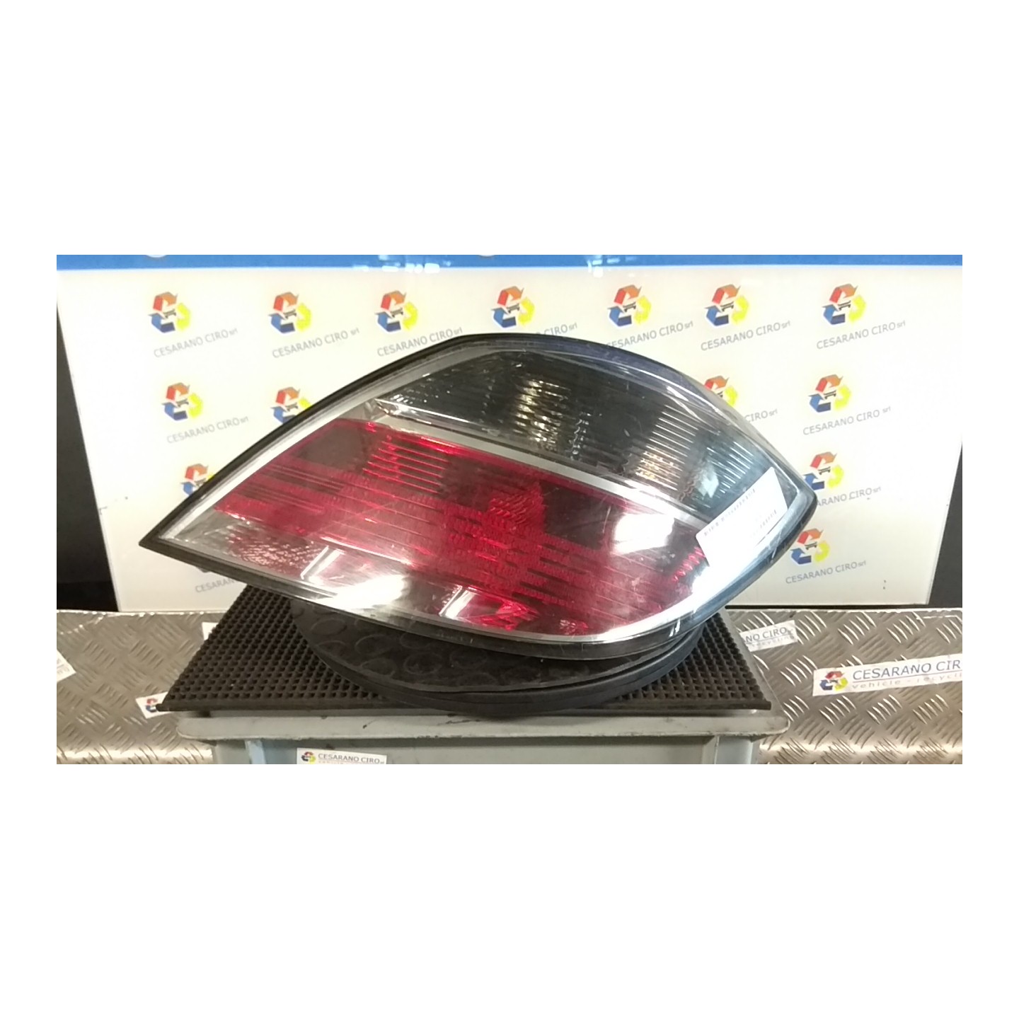 FANALE POST. HELLA DX. 259 OPEL ASTRA (A04) (01/04-03/11) Z17DTR 93190305