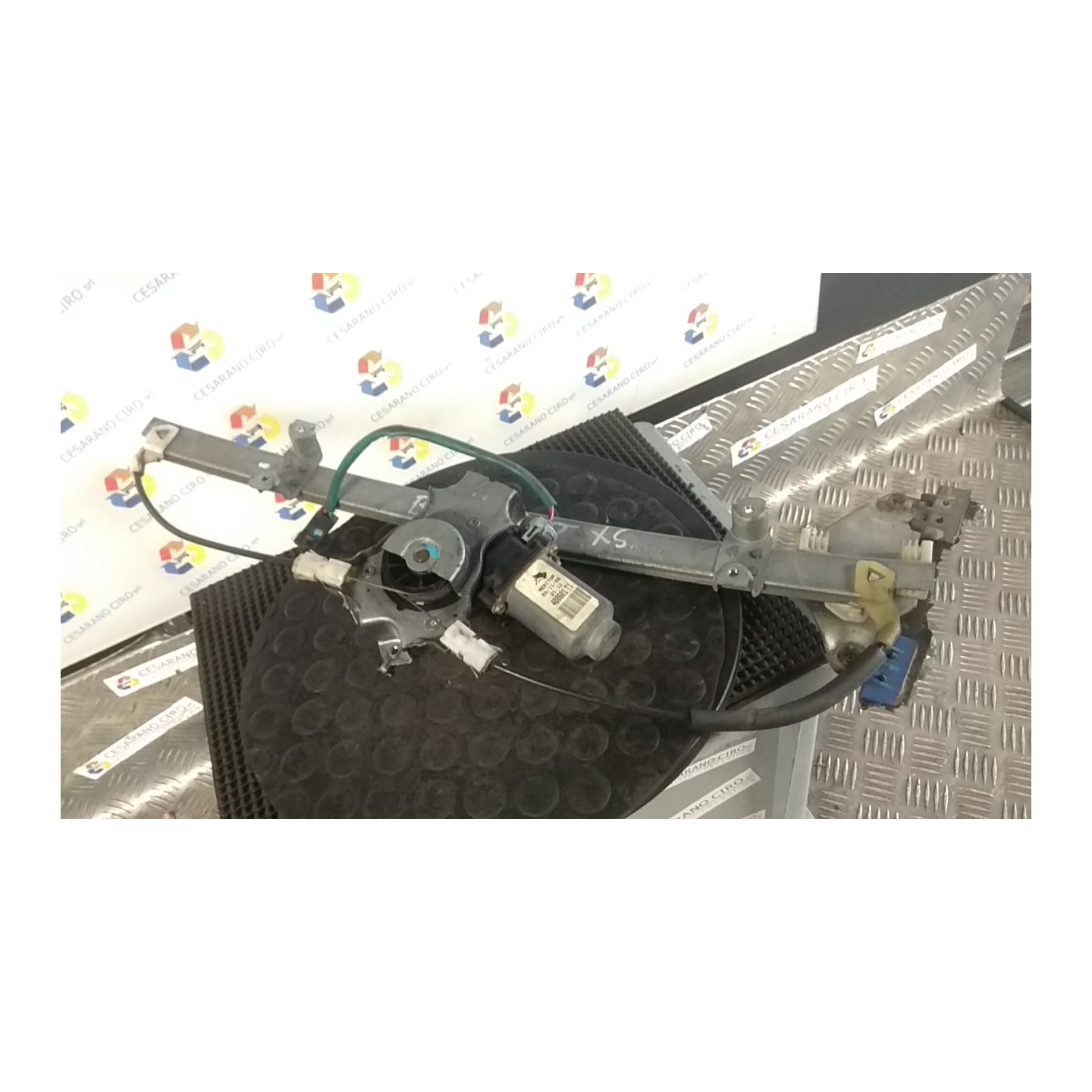 ALZACRISTALLO ELETTR. PORTA ANT. CON MOTORINO SX. 007 NISSAN ALMERA TINO (07/00-04/03) QG18 80701BU005