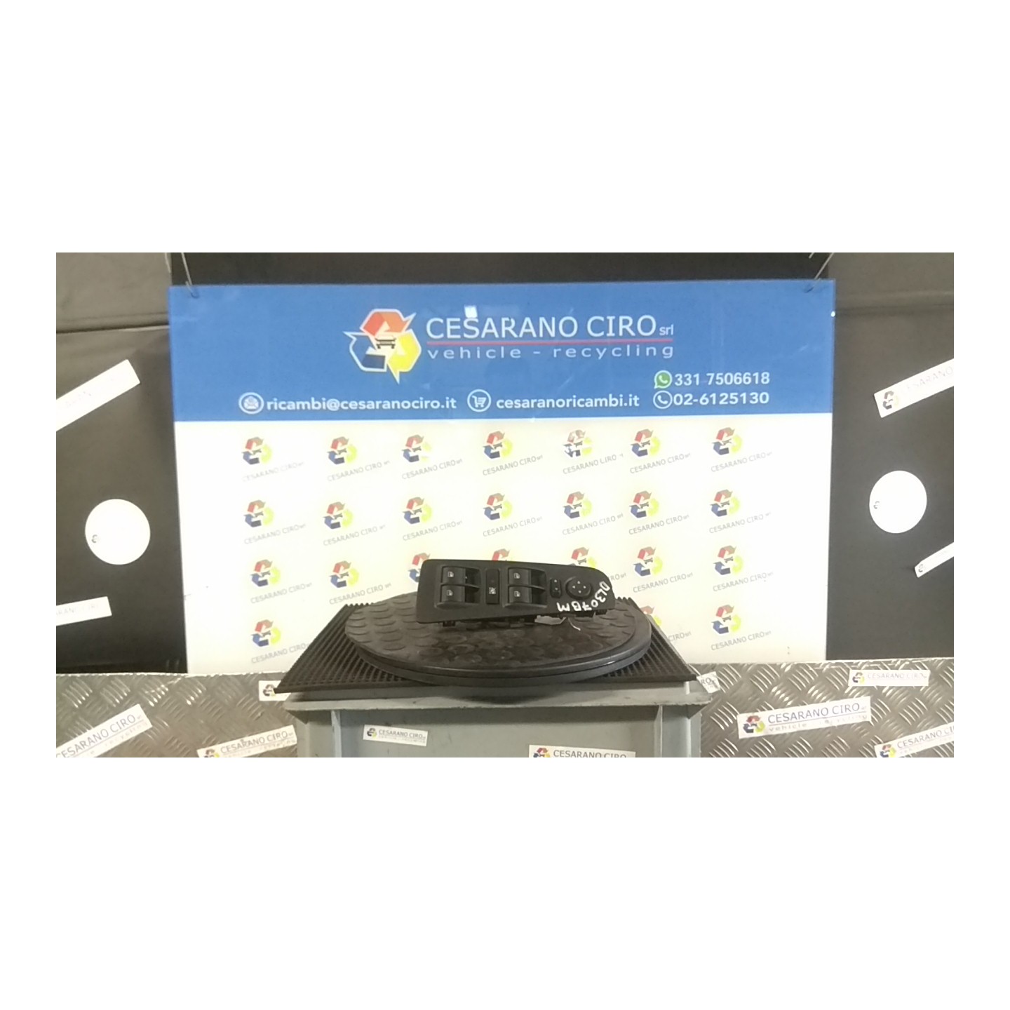 BLOCCO COMANDI ALZACRISTALLI E RETROVISORI EST. 064 FIAT BRAVO (3L) (01/07-03/10) 198A4000 735441807