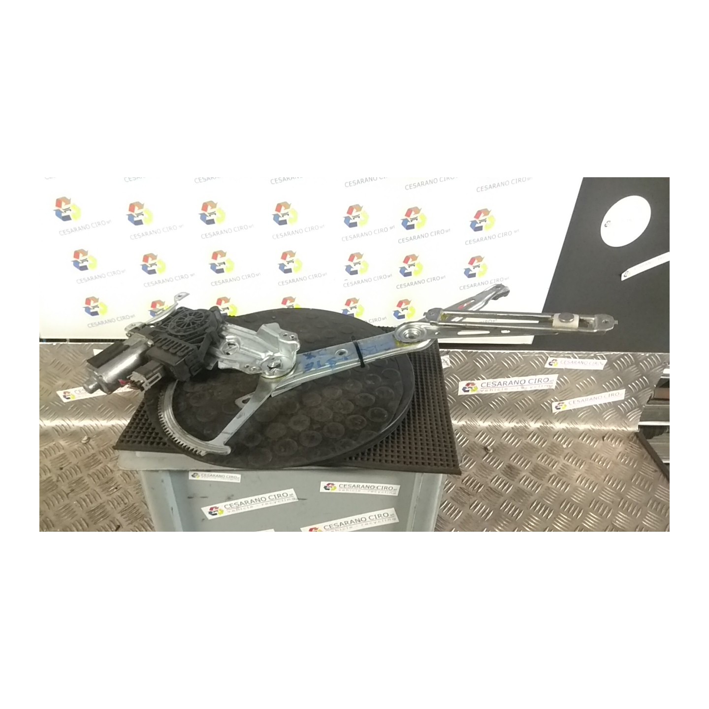 ALZACRISTALLO PORTA ANT. DX. 078 OPEL ZAFIRA (T98) (03/99-12/05) Y22DTR 90579386