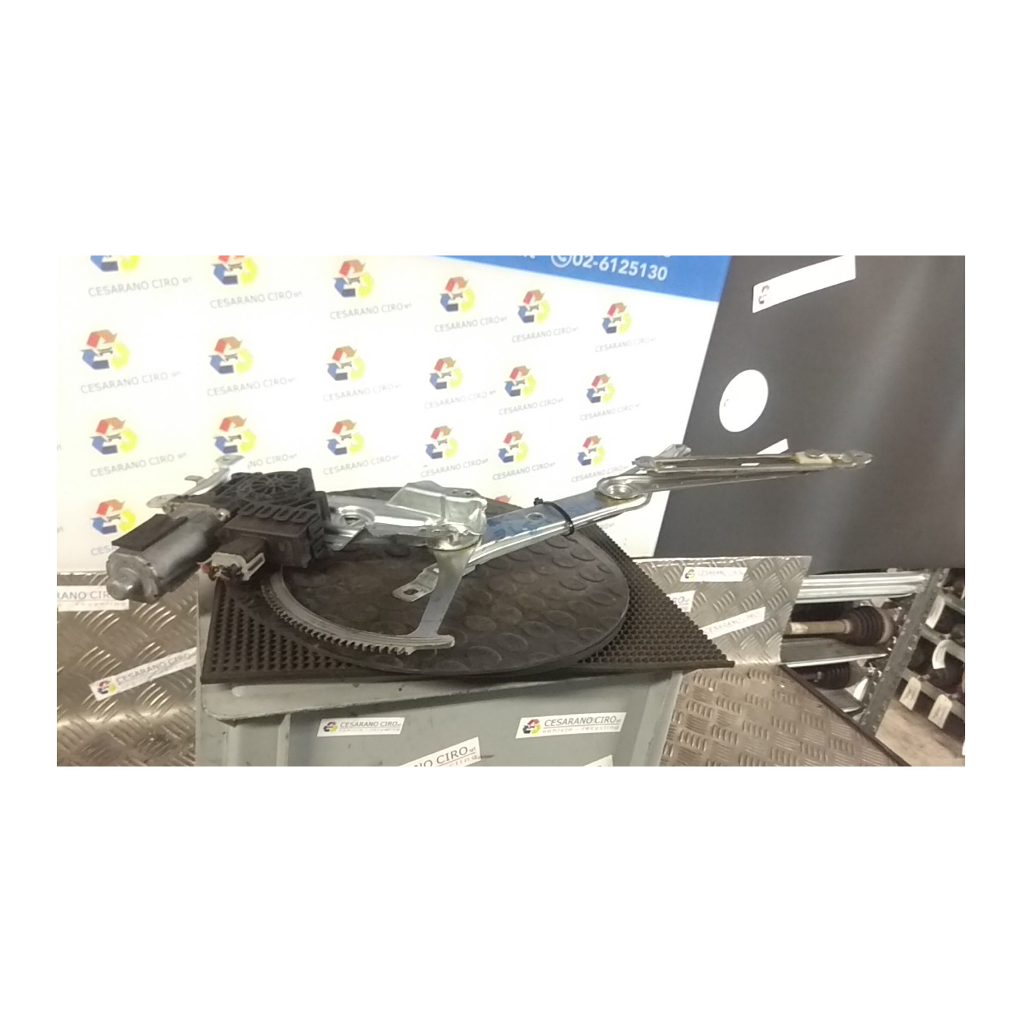 ALZACRISTALLO PORTA ANT. DX. 078 OPEL ZAFIRA (T98) (03/99-12/05) Y22DTR 90579386