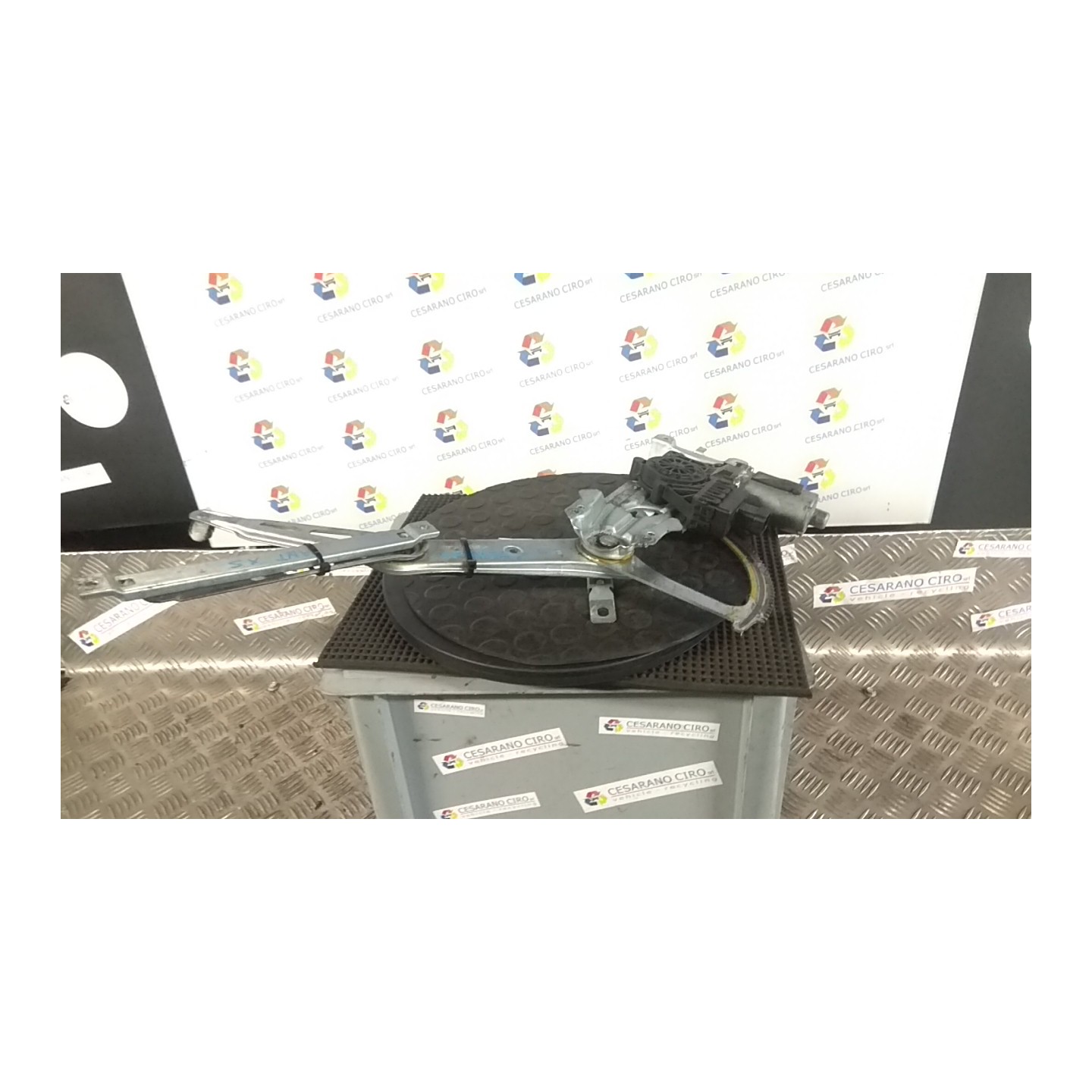 ALZACRISTALLO ELETTR. PORTA ANT. SX. 100 OPEL ZAFIRA (A05) (06/05-) Z16YNG 93184842