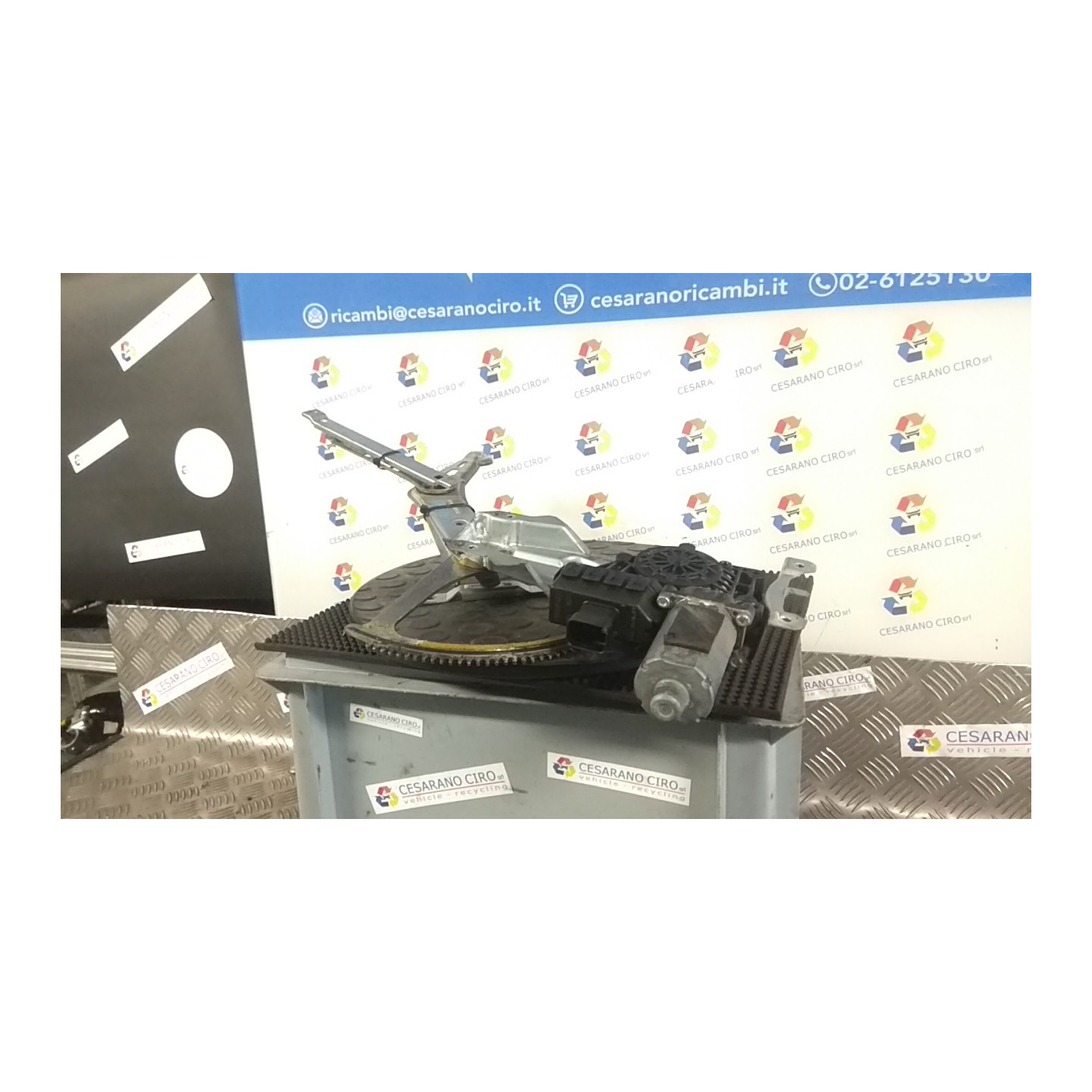 ALZACRISTALLO ELETTR. PORTA ANT. SX. 100 OPEL ZAFIRA (A05) (06/05-) Z16YNG 93184842