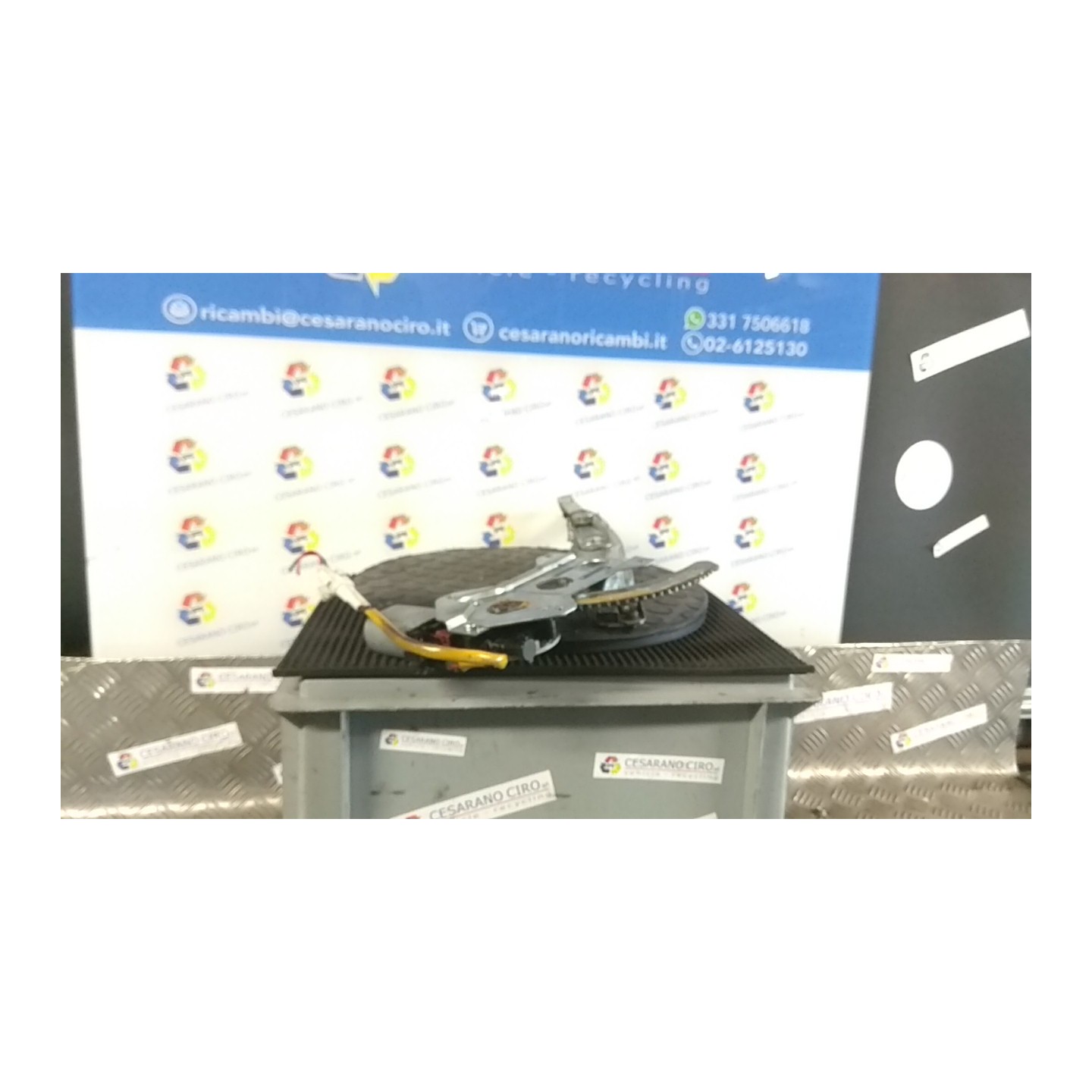 ALZACRISTALLO ELETTR. PORTA ANT. CON MOTORINO DX. 022 SUZUKI IGNIS 1A SERIE (10/00-10/03) M13A 8340181G00000