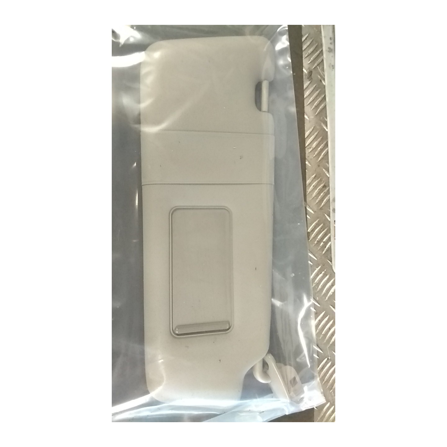 ALETTA PARASOLE PARABREZZA BEIGE DX. 117 AUDI A4 (8E) (11/00-11/04) AVF 8E08575521X5