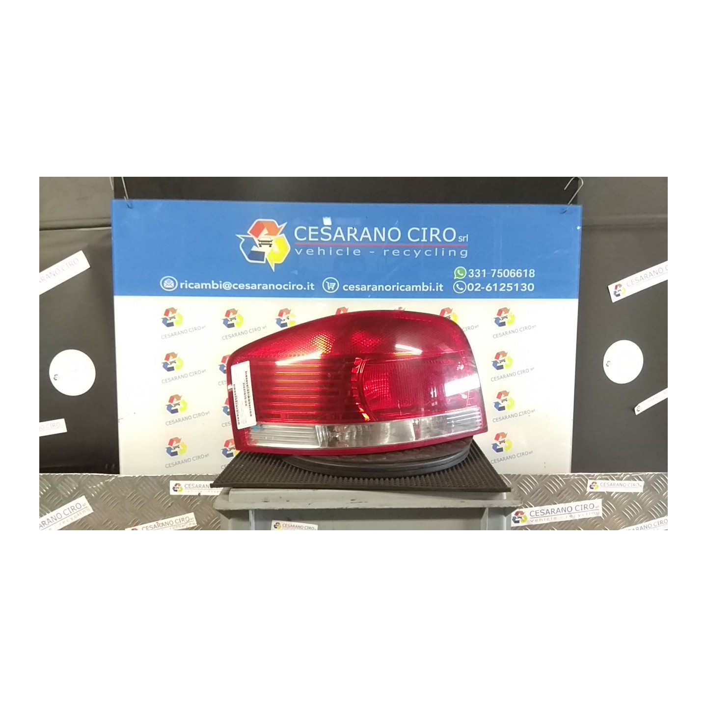 FANALE POST. C/RETRONEBBIA SX. 063 AUDI A3 (8P) (04/03-06/10) BKC 8P0945095