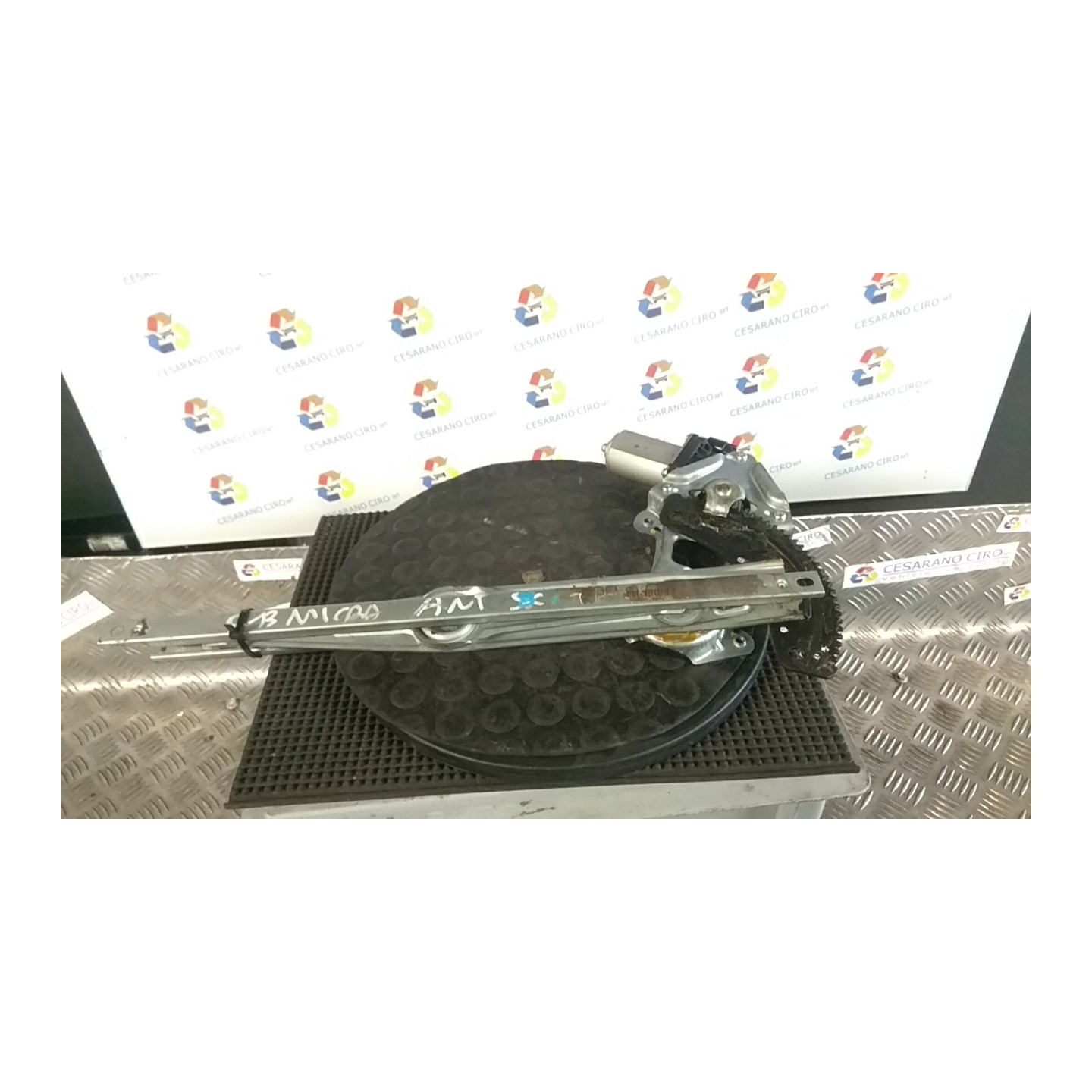 ALZACRISTALLO ELETTR. PORTA ANT. DX. 020 NISSAN MICRA (K13K) (09/10-) HR12 807201HB0A