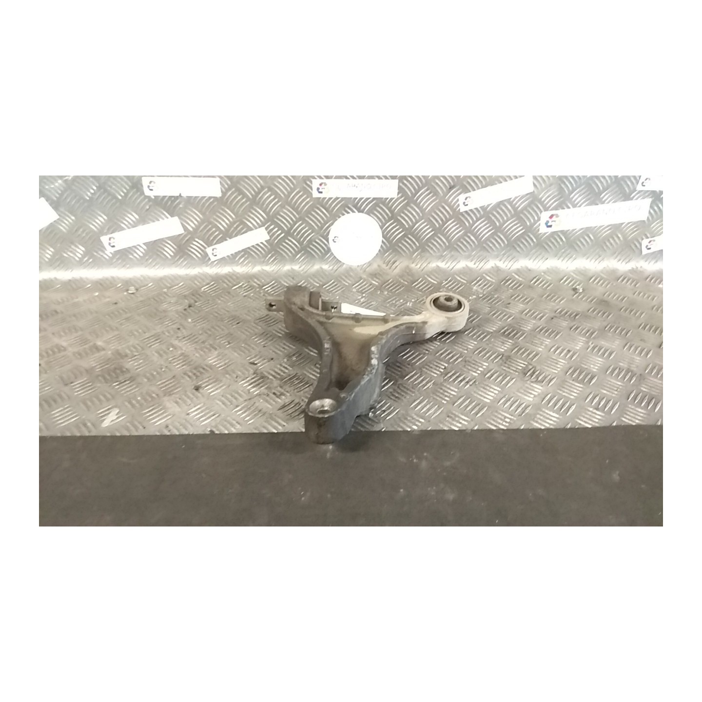BRACCIO OSCILLANTE ANT. INF. SOSP. POST. P/AWD DX. 024 VOLVO V70/XC70 (01/00-10/07) D5244T 30666534