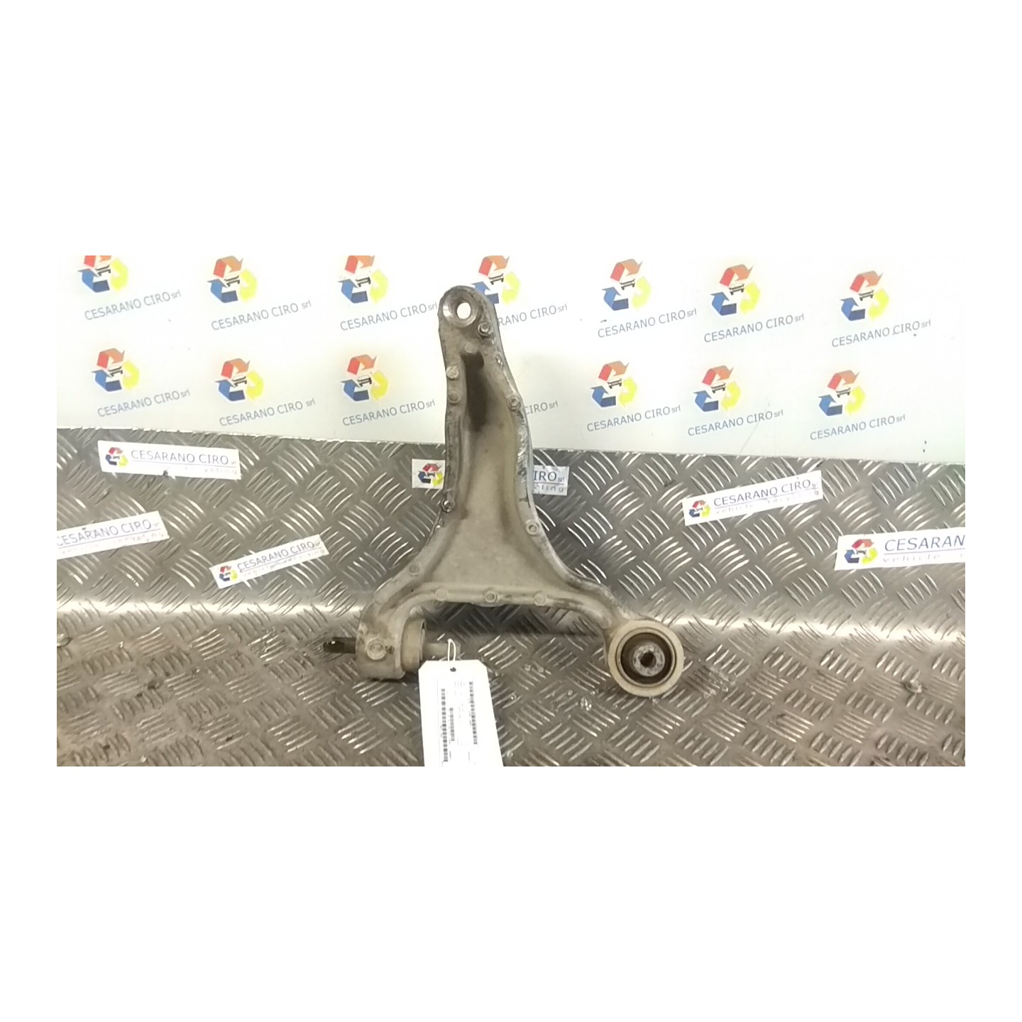 BRACCIO OSCILLANTE ANT. INF. SOSP. POST. P/AWD SX. 025 VOLVO V70/XC70 (01/00-10/07) D5244T 30666533