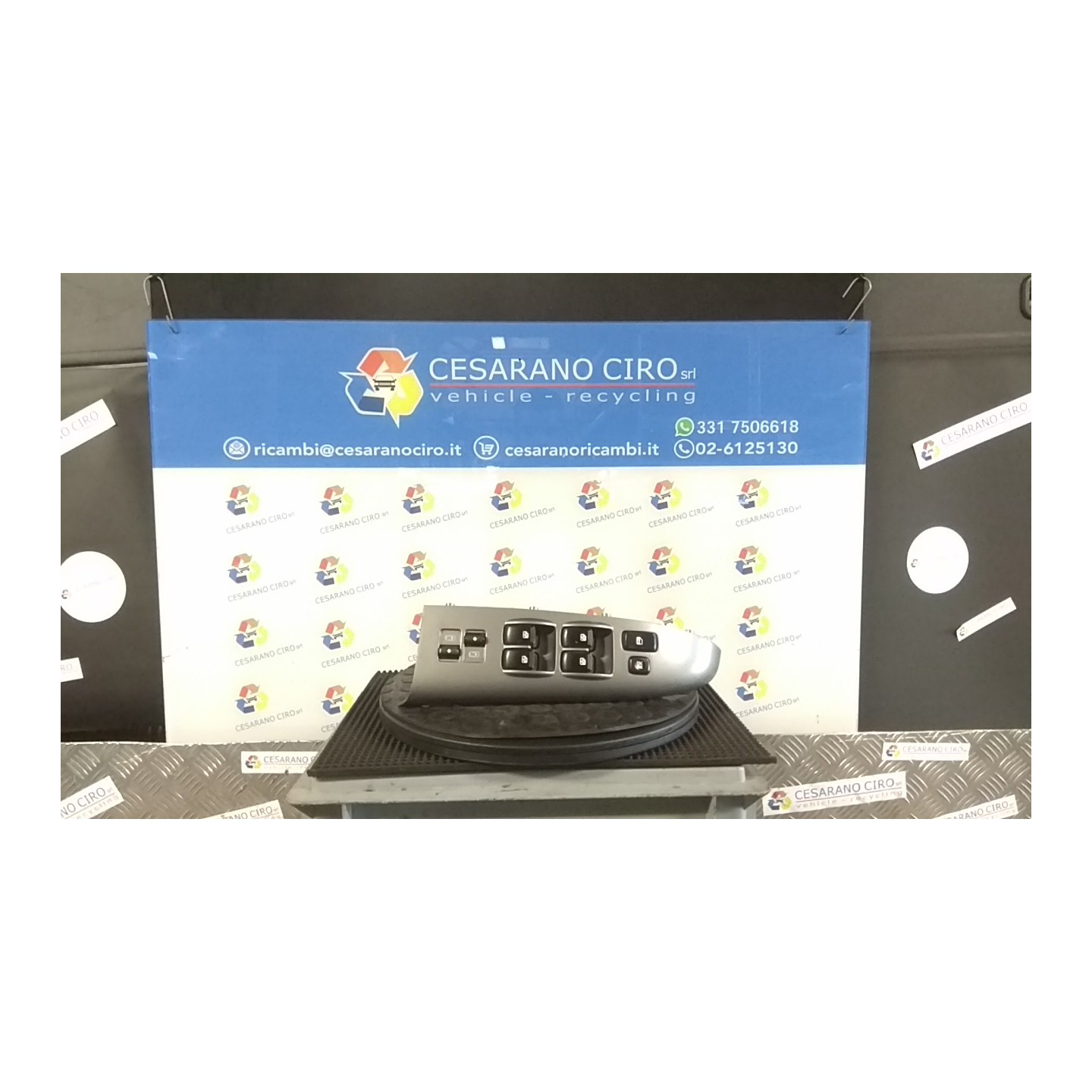 BLOCCO COMANDI ALZACRISTALLI 122 KIA CARNIVAL 2A SERIE (06/06-) J3 935704D001CS