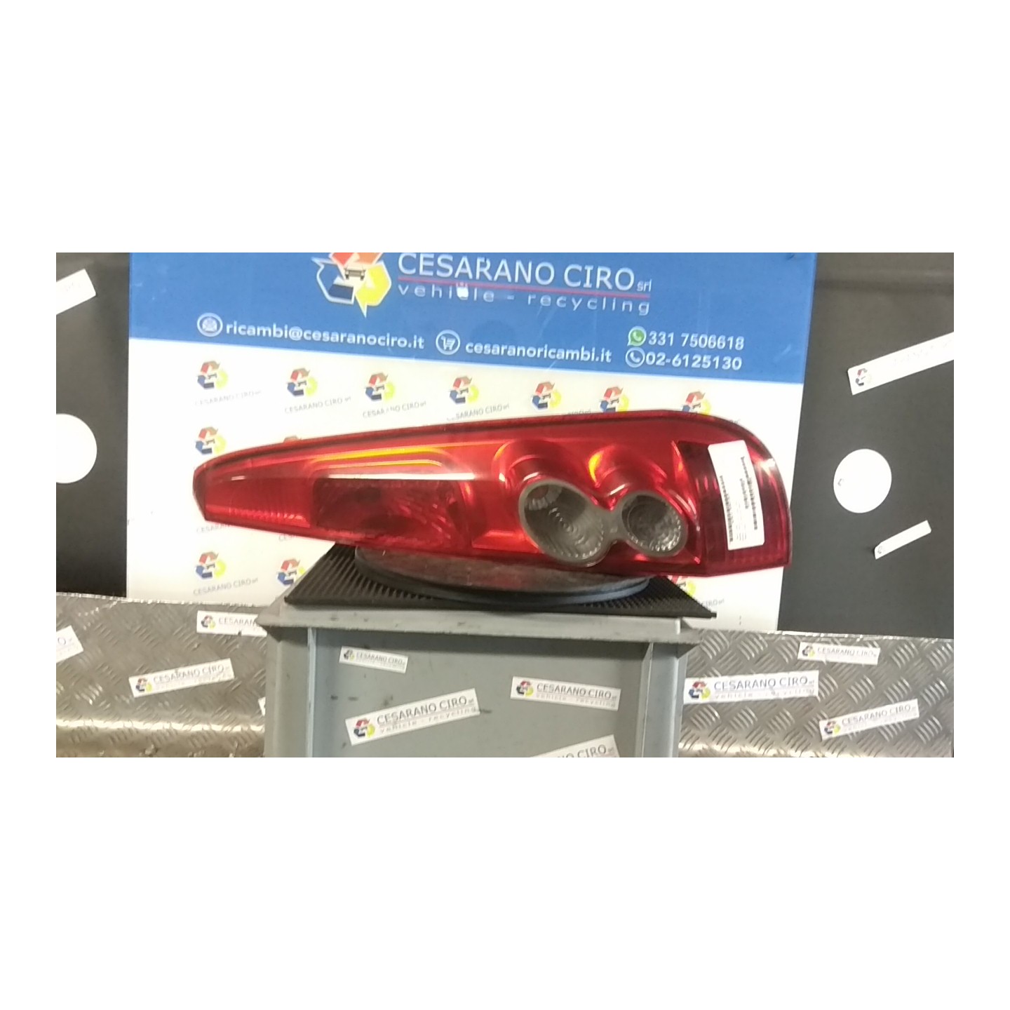 FANALE POST. DX. 129 FORD FIESTA (CBK) (12/05-12/08) F6JB 1437625