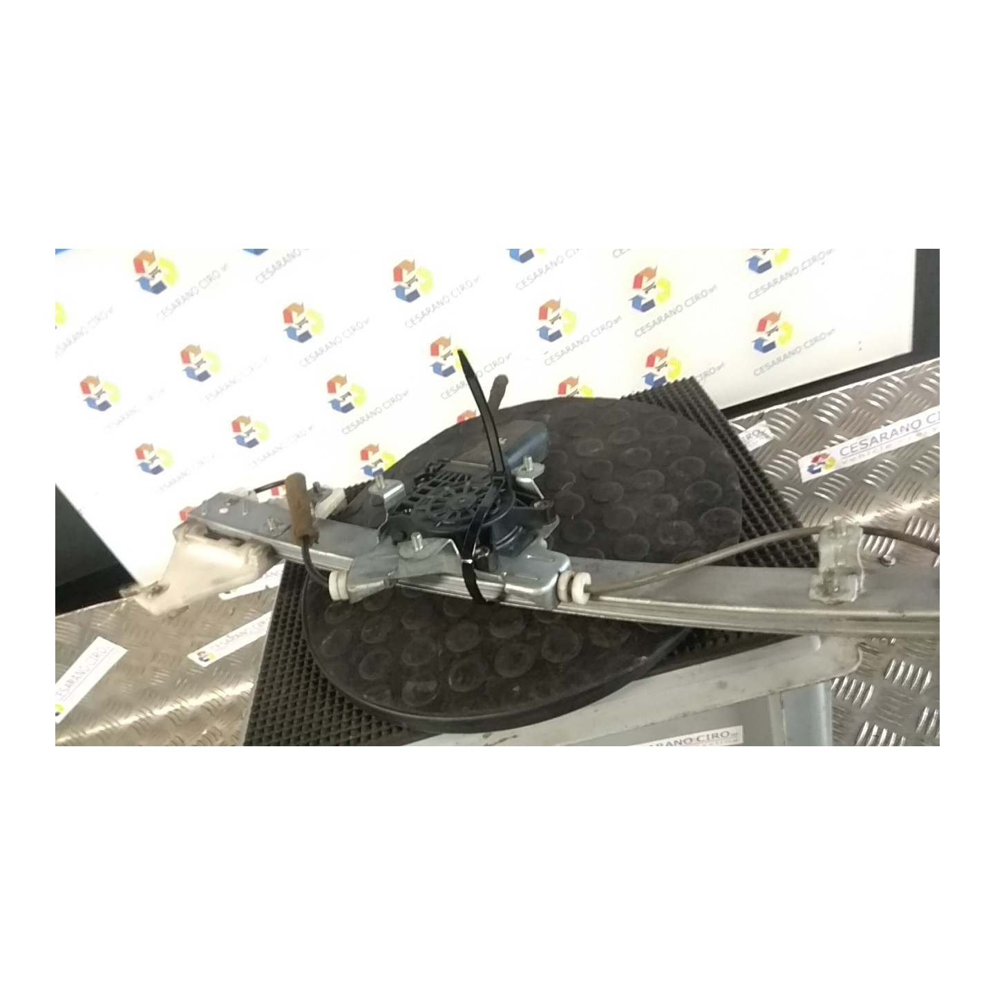 ALZACRISTALLO ELETTR. PORTA ANT. SX. 174 HYUNDAI ACCENT (11/99-05/06) G4EA 8240325210