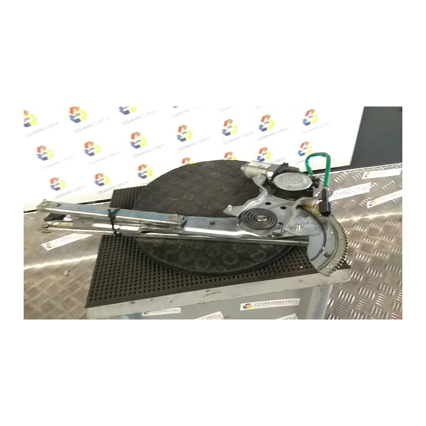 ALZACRISTALLO ELETTR. PORTA ANT. C/MOTORINO SX. 010 KIA CARENS 1A SERIE (07/02-02/08) S6D 0K2FA59560C