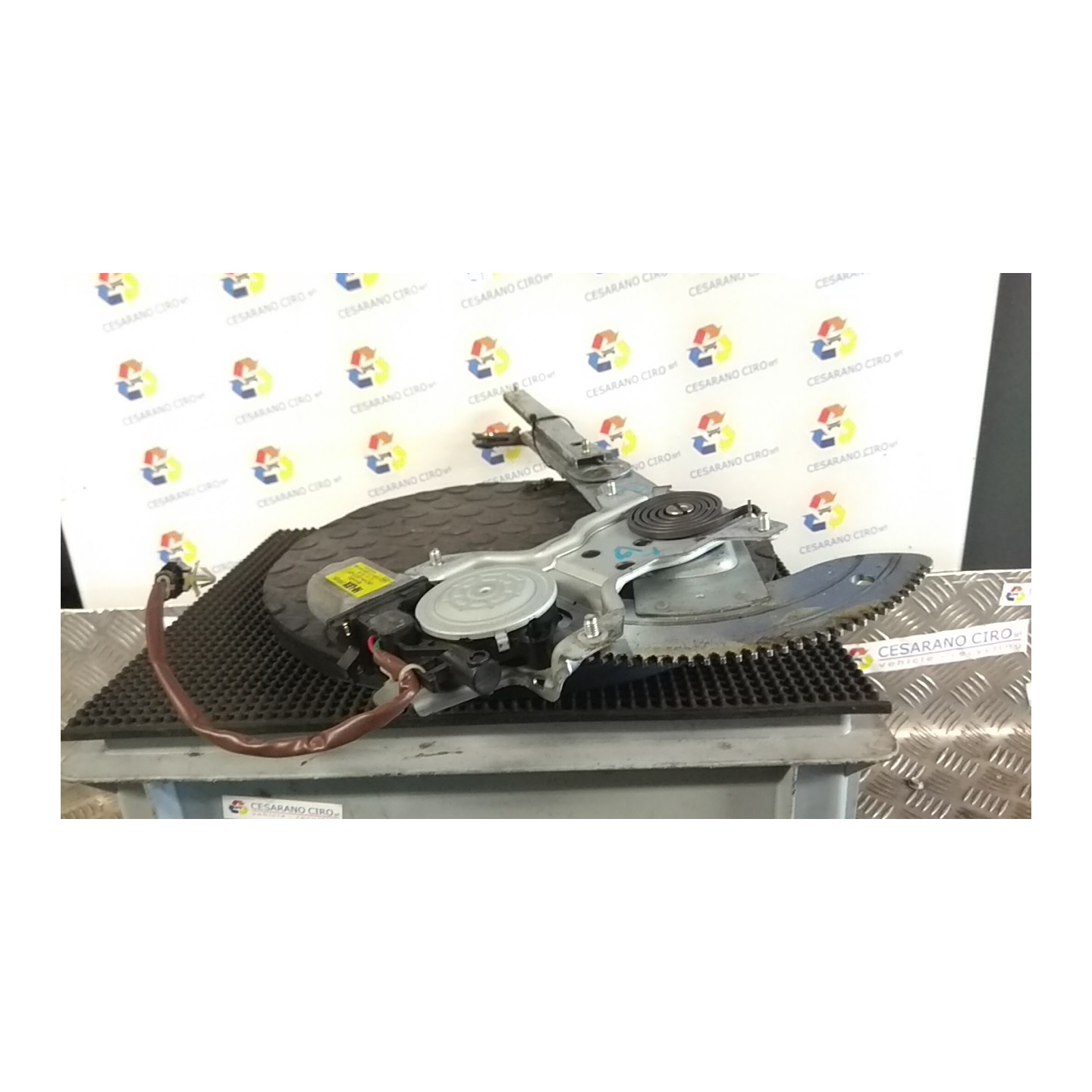 ALZACRISTALLO ELETTR. PORTA ANT. C/MOTORINO DX. 011 KIA CARENS 1A SERIE (07/02-02/08) S6D 0K2FA58560C