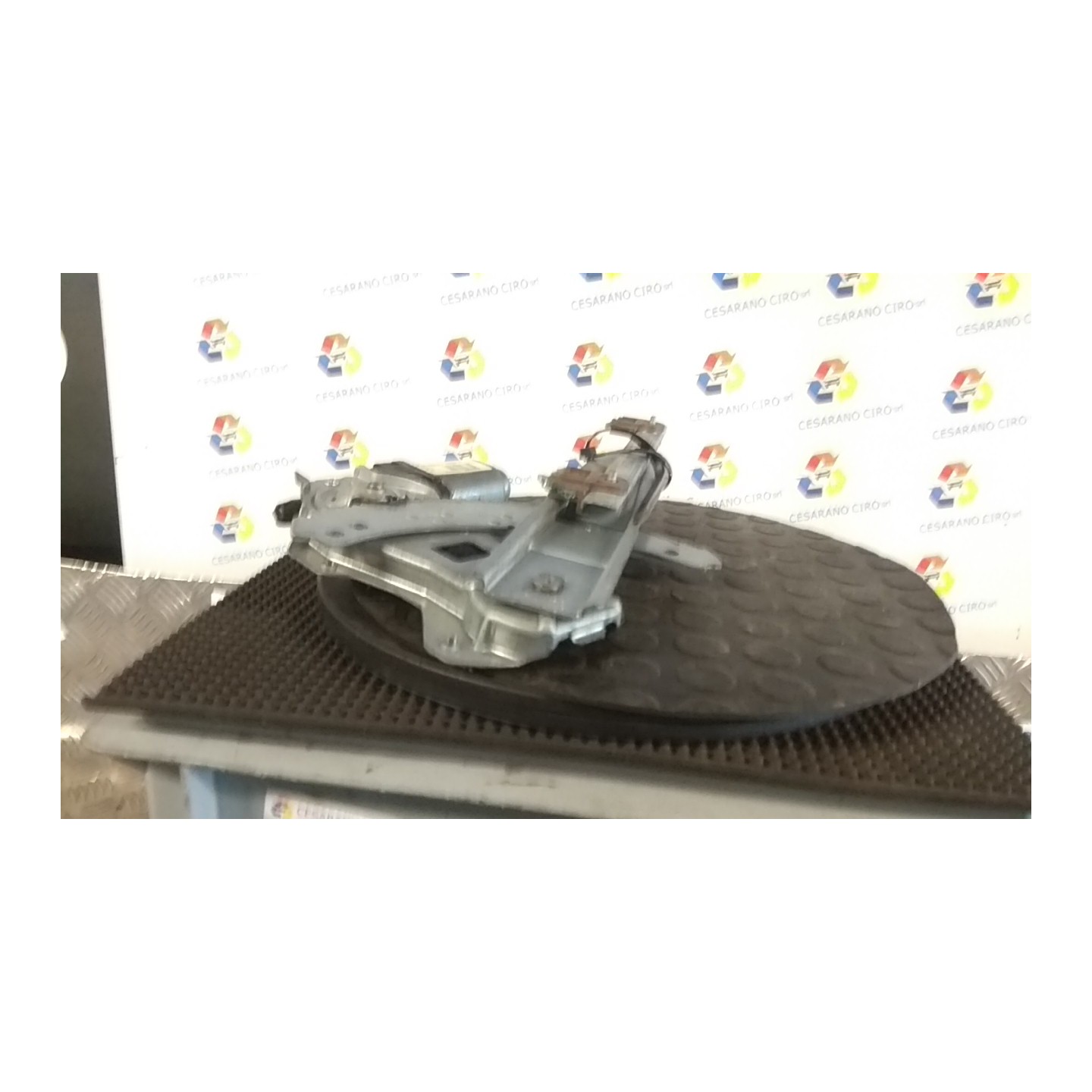 ALZACRISTALLO ELETTR. PORTA POST. C/MOTORINO DX. 018 NISSAN NOTE (E11E) (02/06-09/13) CR14 827009U000