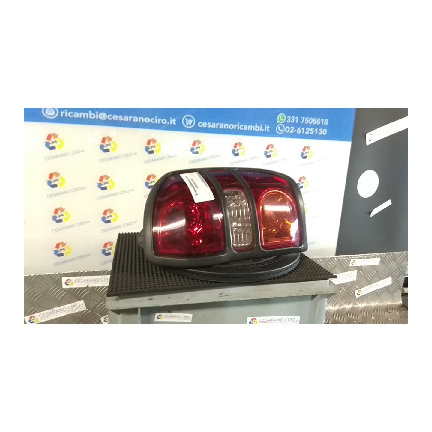 FANALE POST. DX. 056 TOYOTA RAV 4 2A SERIE (09/00-01/06) 1CDFTV 8155142060
