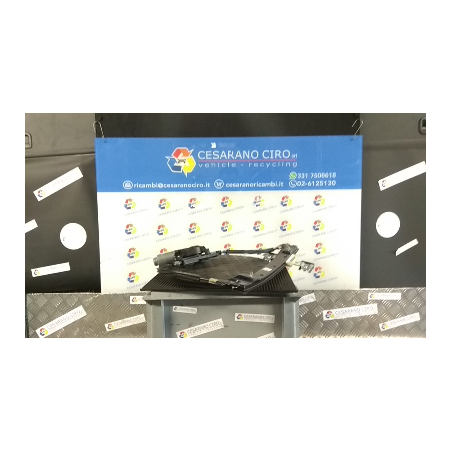 ALZACRISTALLO PORTA ANT. DX. 001 VOLKSWAGEN UP! (1S) (11/11-10/16) CPG 1S3837462A