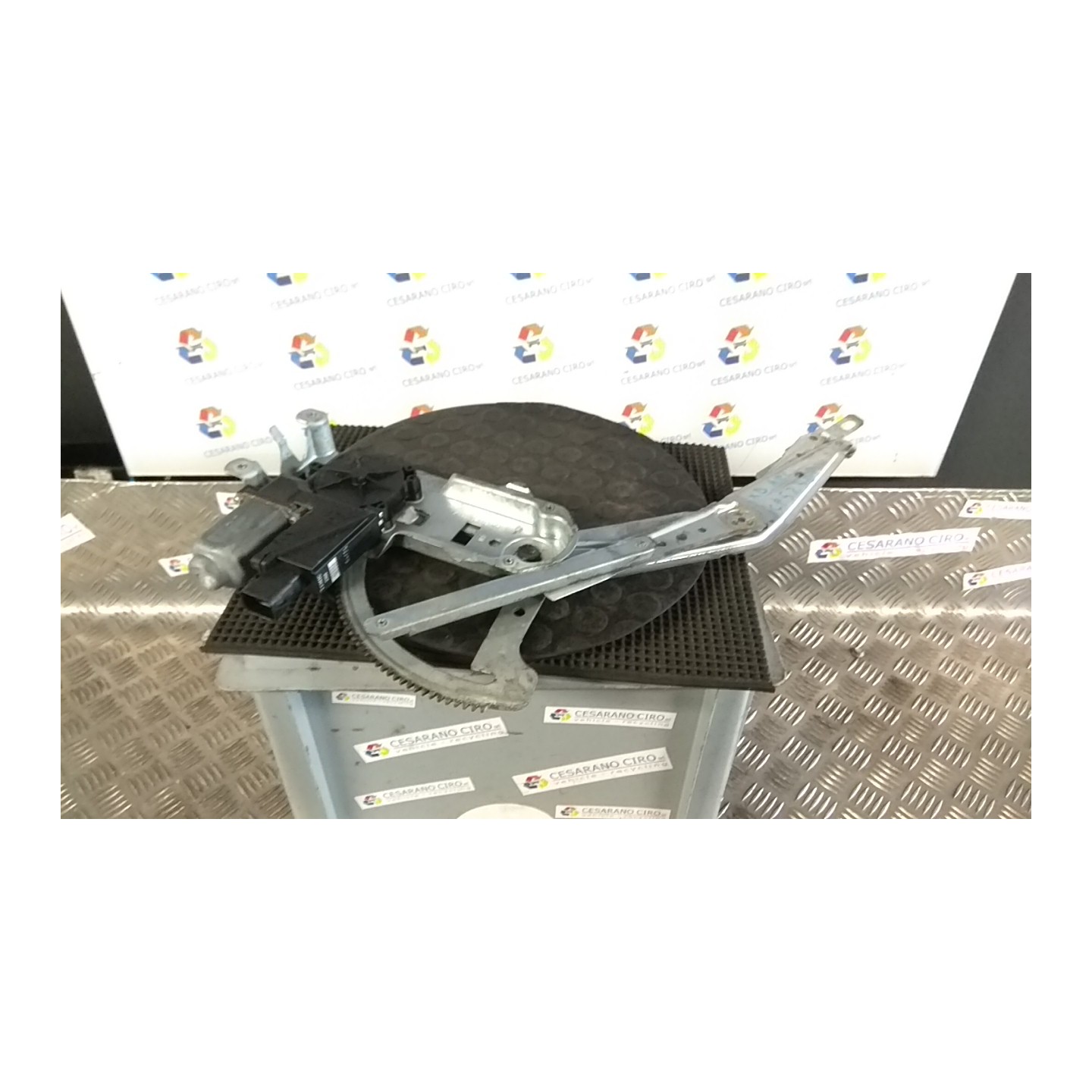 ALZACRISTALLO ELETTR. PORTA ANT. DX. 021 OPEL MERIVA (X03) (03/03-12/10) Z16XE 93186831