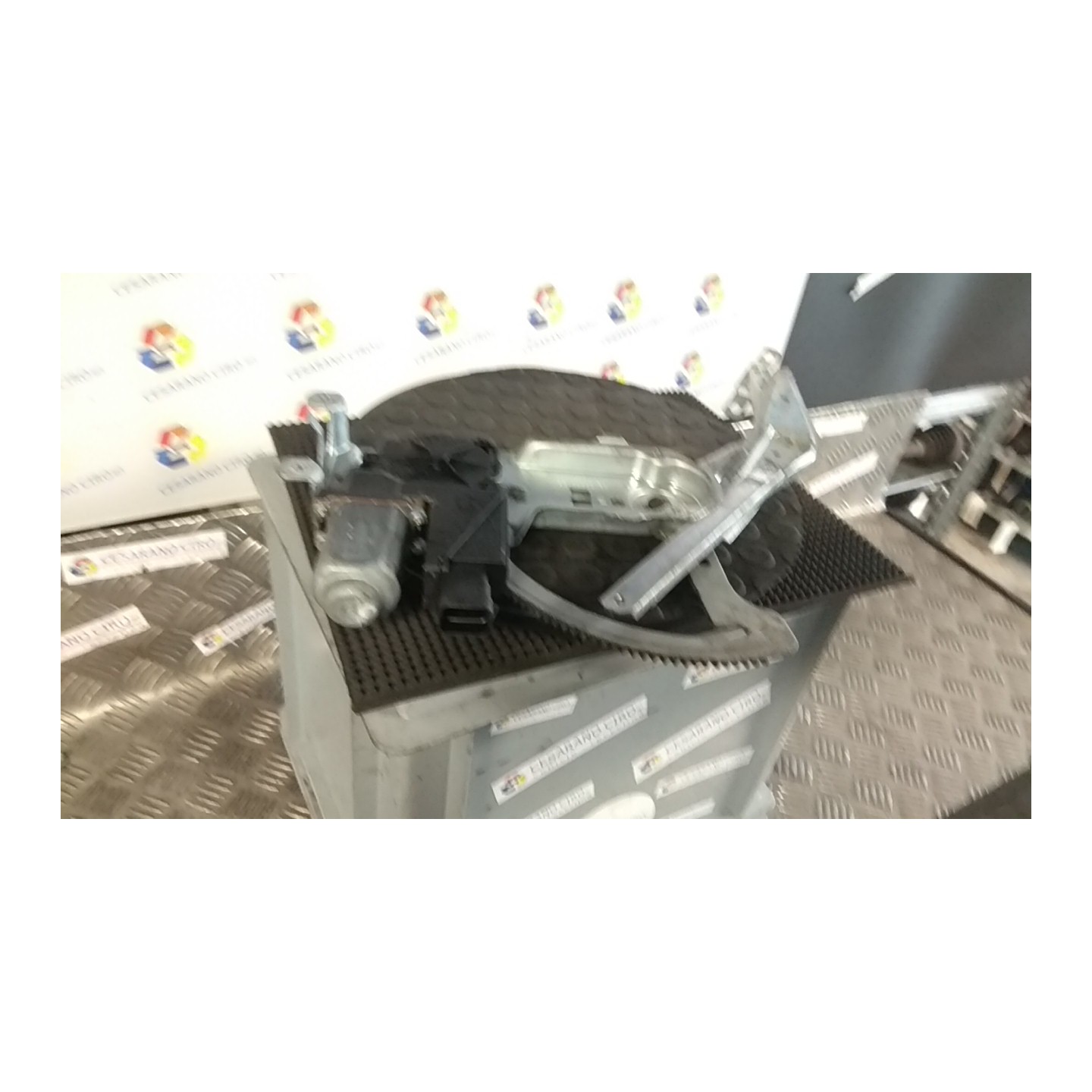 ALZACRISTALLO ELETTR. PORTA ANT. DX. 021 OPEL MERIVA (X03) (03/03-12/10) Z16XE 93186831