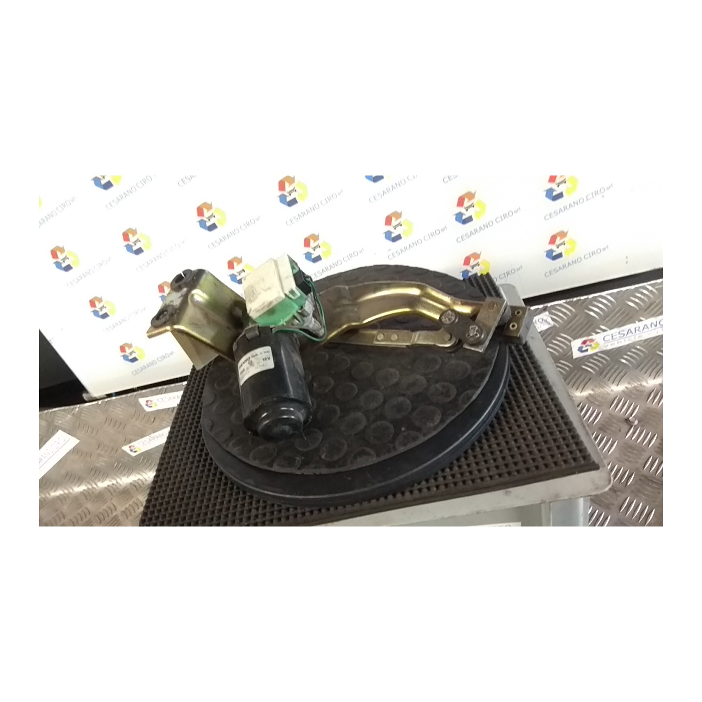 MECCANISMO TERGIPARABREZZA CON MOTORINO BOSCH 047 FIAT PANDA 1A SERIE (03/92-03/04) 187A1000 7607376