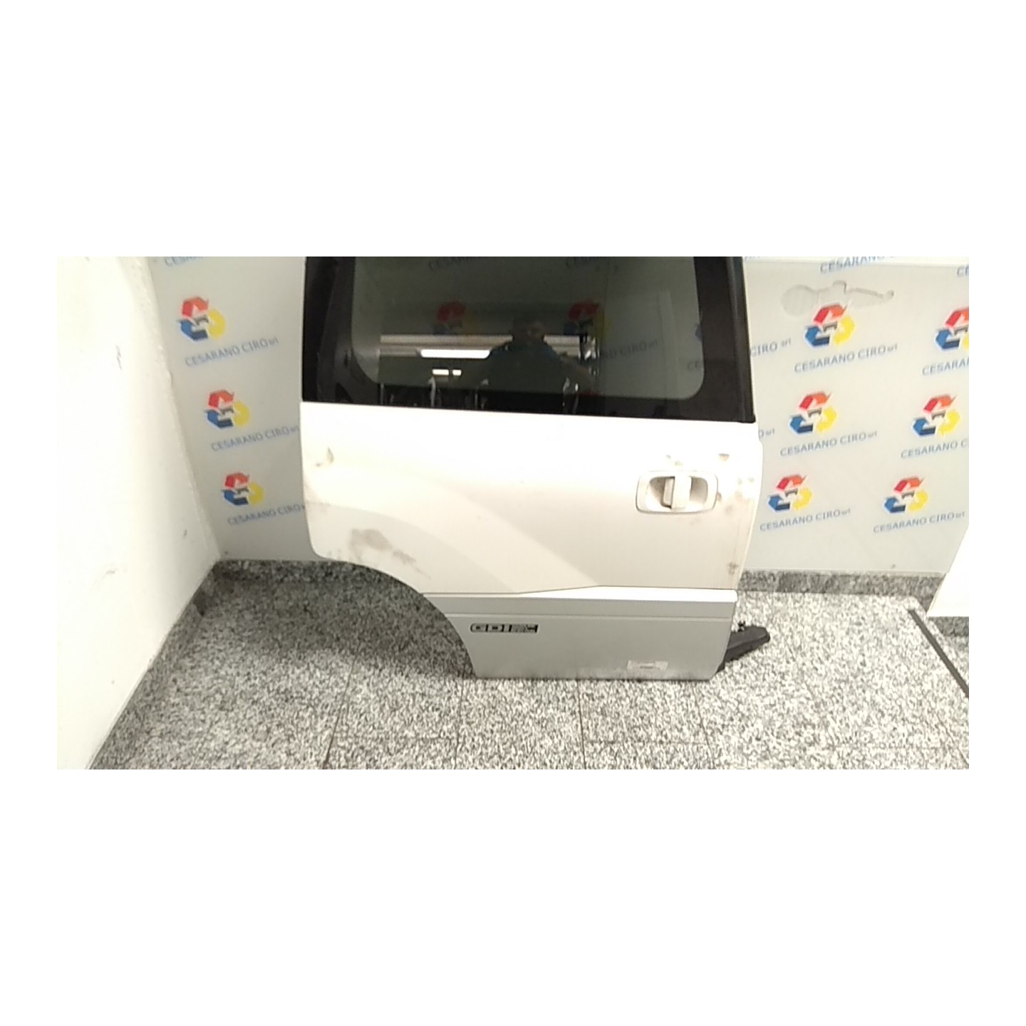 PORTA CARICO LAT. SCORREVOLE DX. 107 MITSUBISHI SPACE RUNNER (09/99-12/01) 4G64 MR439476