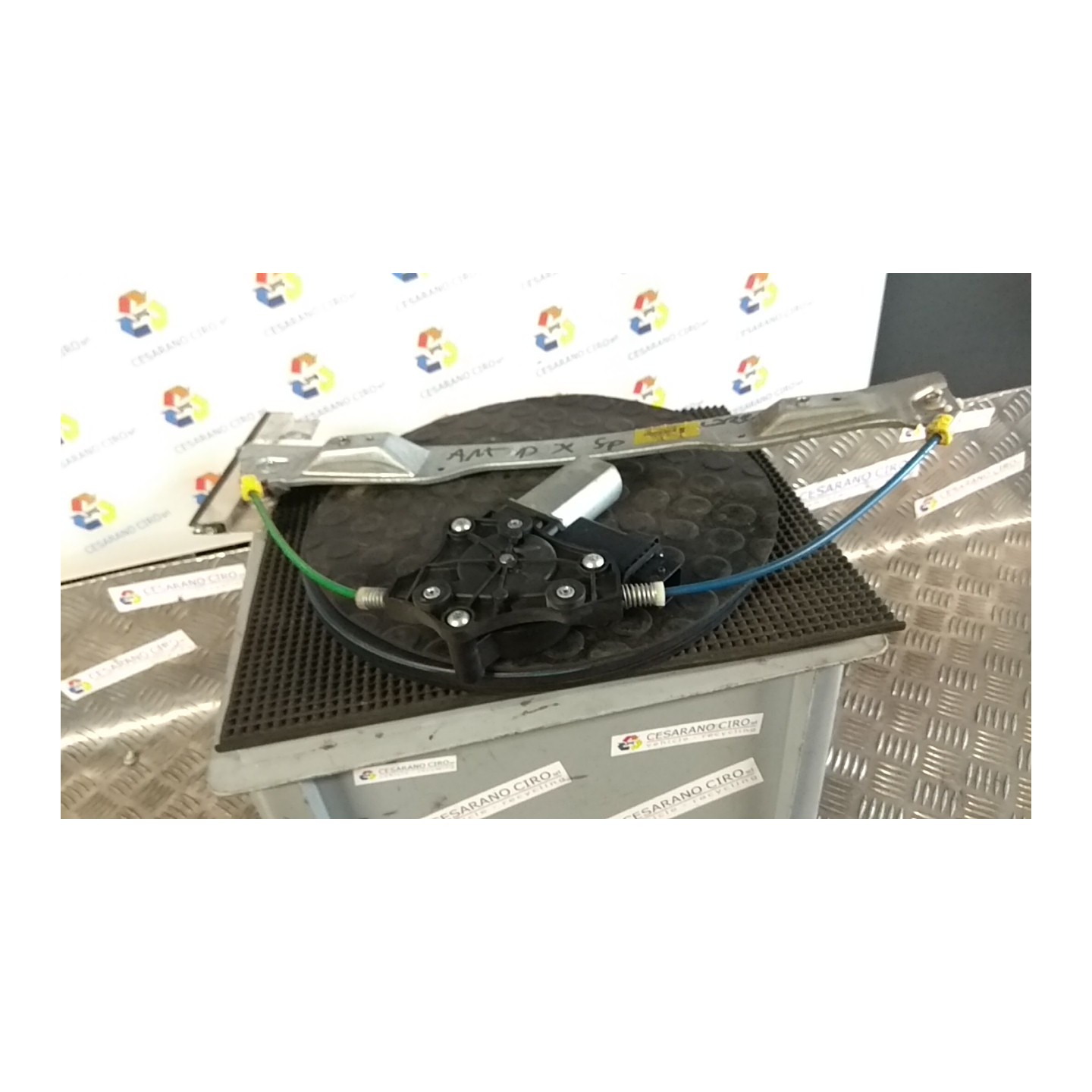 ALZACRISTALLO ELETTR. PORTA ANT. C/MOTORINO DX. 127 OPEL CORSA (S07) (01/11-) A13DTC 13298154