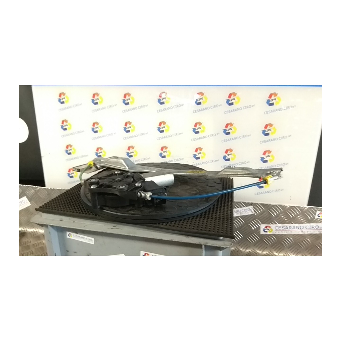 ALZACRISTALLO ELETTR. PORTA ANT. C/MOTORINO DX. 127 OPEL CORSA (S07) (01/11-) A13DTC 13298154