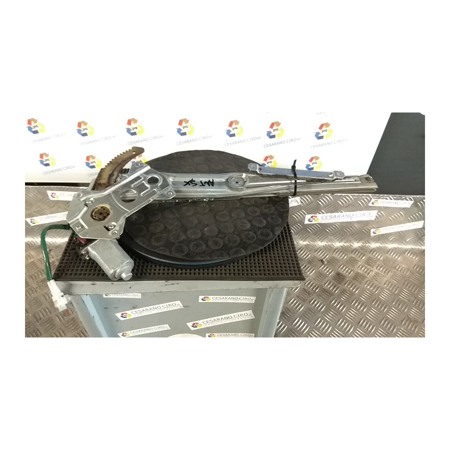 ALZACRISTALLO ELETTR. PORTA ANT. CON MOTORINO SX. 064 SUZUKI IGNIS 2A SERIE (10/03-03/07) M15A 8340286G10000
