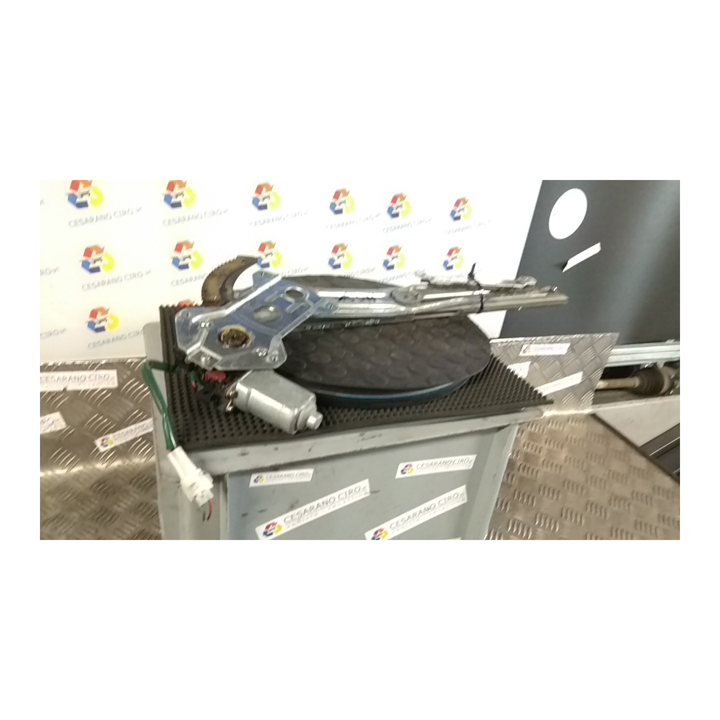 ALZACRISTALLO ELETTR. PORTA ANT. CON MOTORINO SX. 064 SUZUKI IGNIS 2A SERIE (10/03-03/07) M15A 8340286G10000