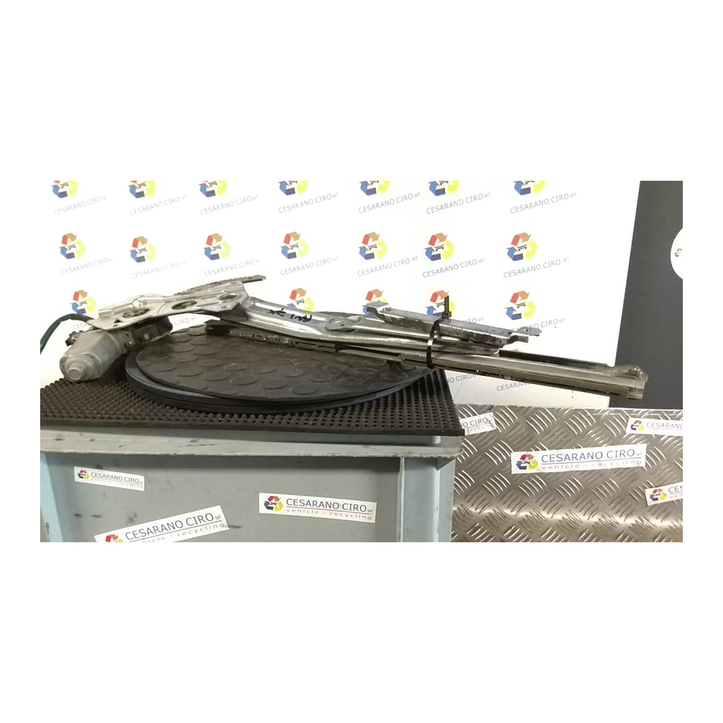 ALZACRISTALLO ELETTR. PORTA ANT. CON MOTORINO SX. 064 SUZUKI IGNIS 2A SERIE (10/03-03/07) M15A 8340286G10000