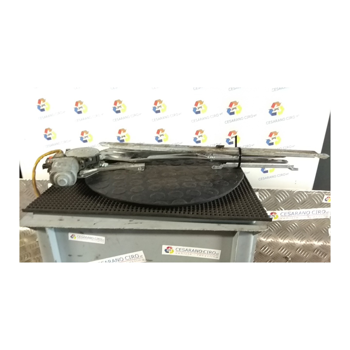 ALZACRISTALLO ELETTR. PORTA ANT. CON MOTORINO DX. 065 SUZUKI IGNIS 2A SERIE (10/03-03/07) M15A 8340186G10000