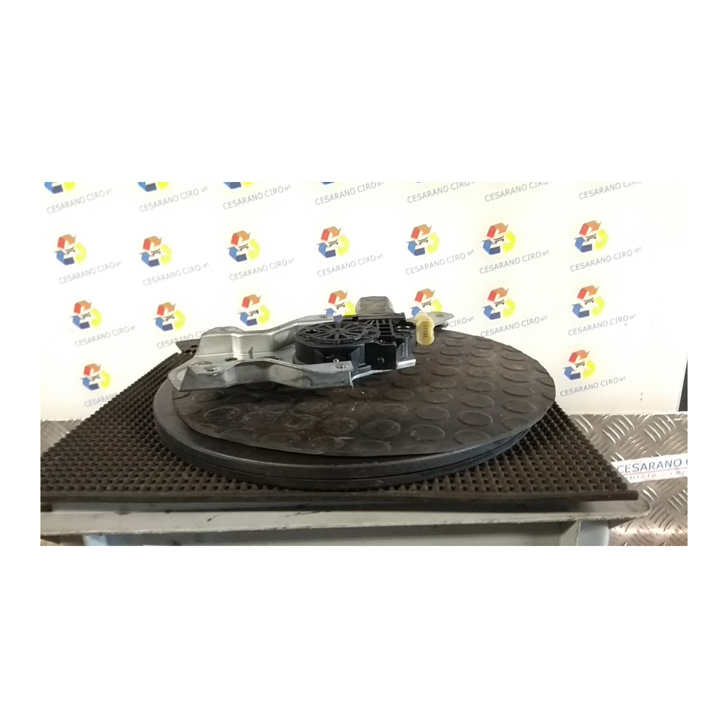 ALZACRISTALLO PORTA POST. ELETTRICO DX. 125 HYUNDAI GETZ (07/02-12/09) G4EA 834041C010