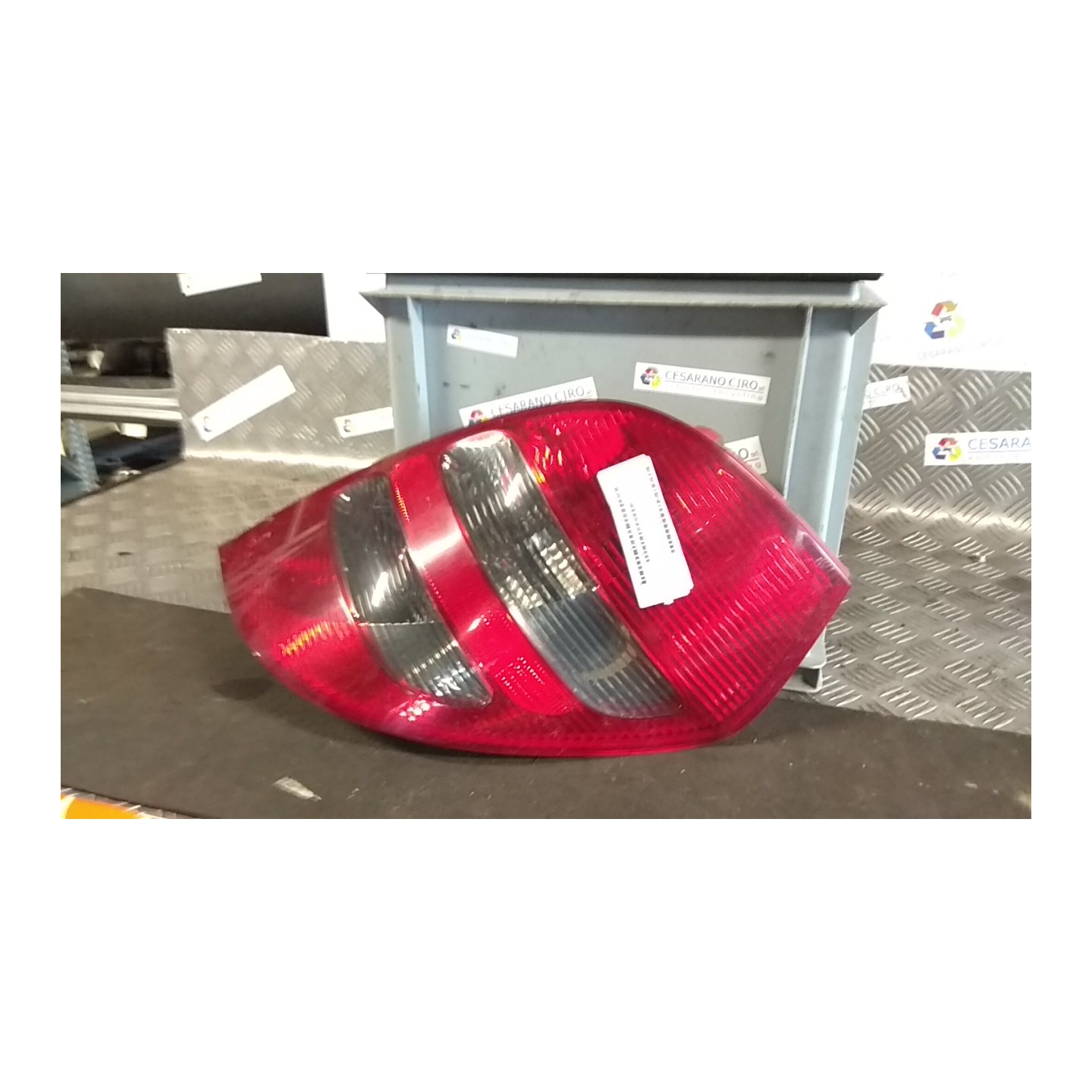 FANALE POST. P/AVANTGARDE DX. 020 MERCEDES-BENZ CLASSE A (W/C169) (07/04-04/13 266940 A1698201064