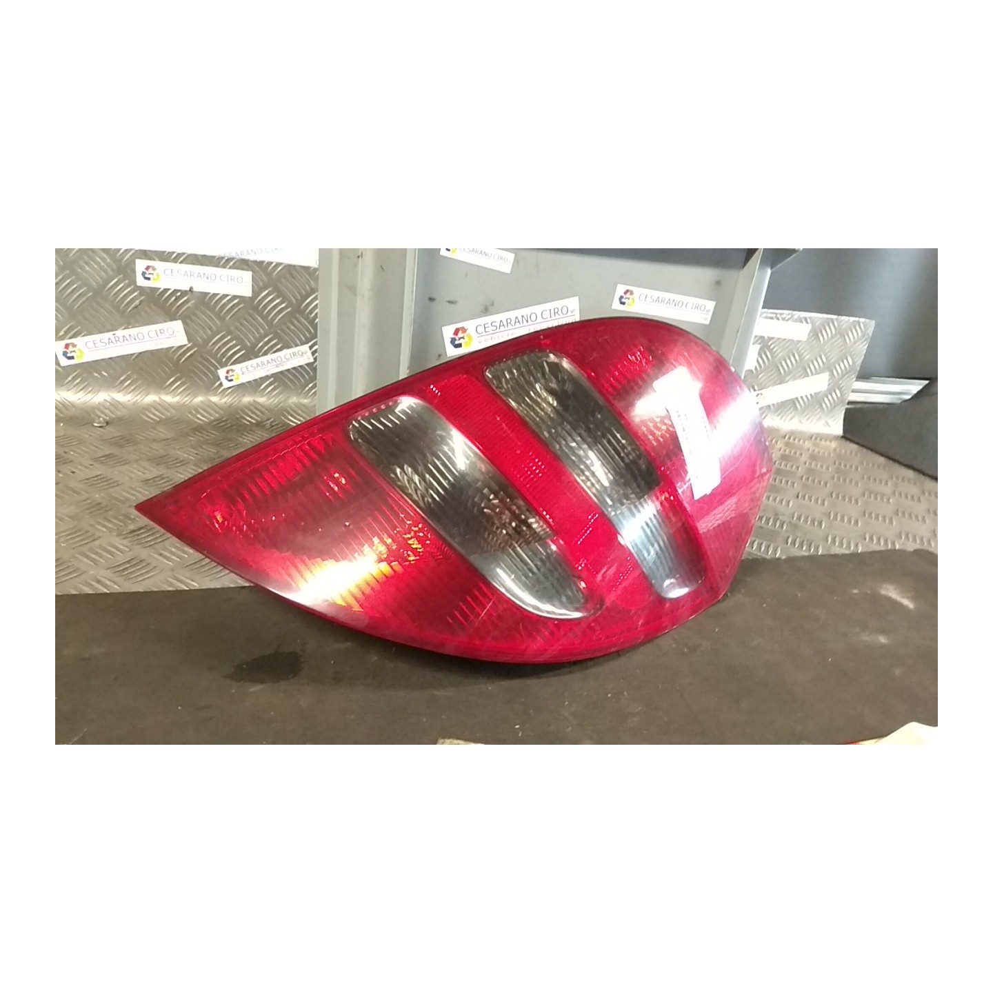 FANALE POST. P/AVANTGARDE DX. 020 MERCEDES-BENZ CLASSE A (W/C169) (07/04-04/13 266940 A1698201064
