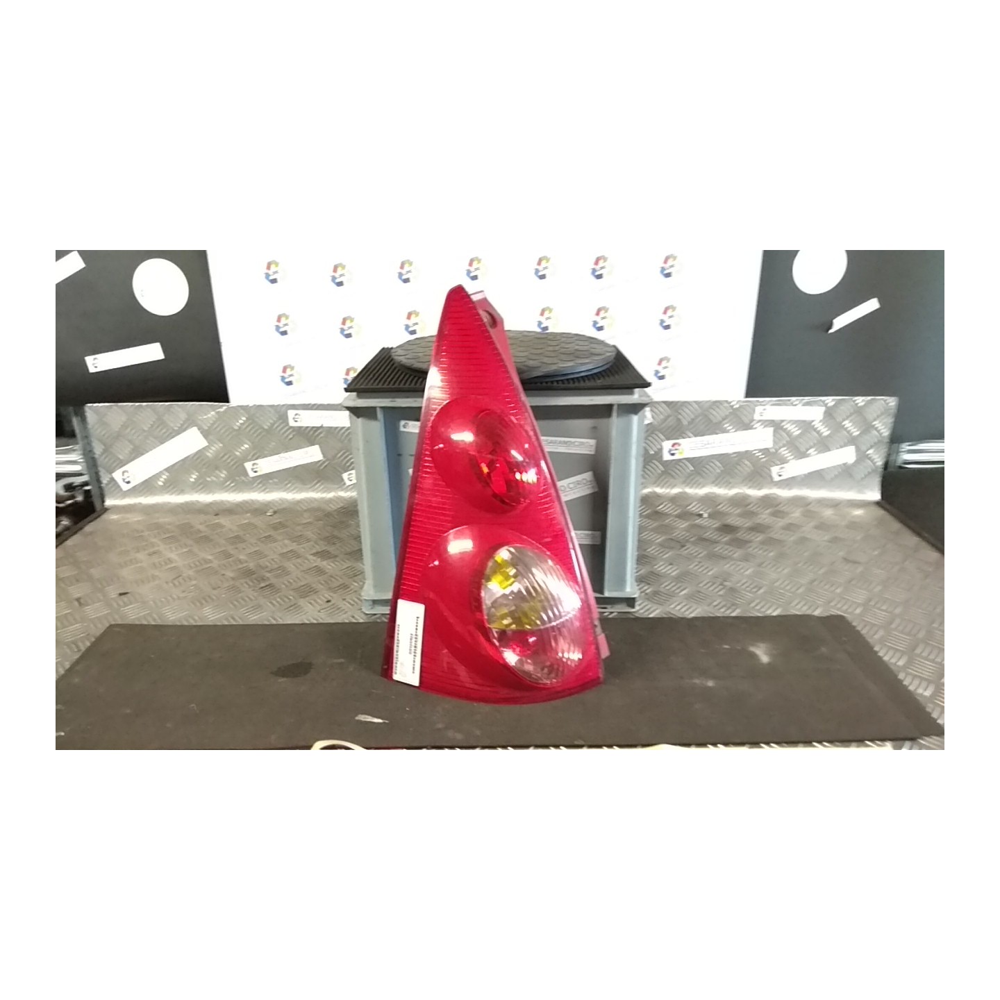 FANALE POST. SX. 021 PEUGEOT 107 (06/05-) 1KR 6350X6