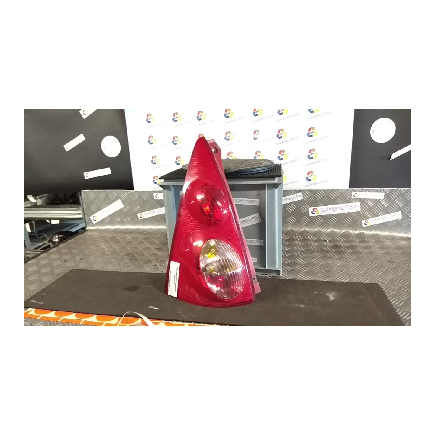 FANALE POST. SX. 021 PEUGEOT 107 (06/05-) 1KR 6350X6