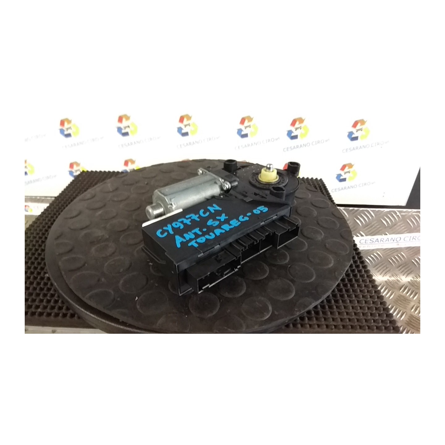MOTORINO ALZACRISTALLO PORTA ANT. SX. 093 VOLKSWAGEN TOUAREG (7L) (12/02-05/10) BKS 7L0959701H0LN