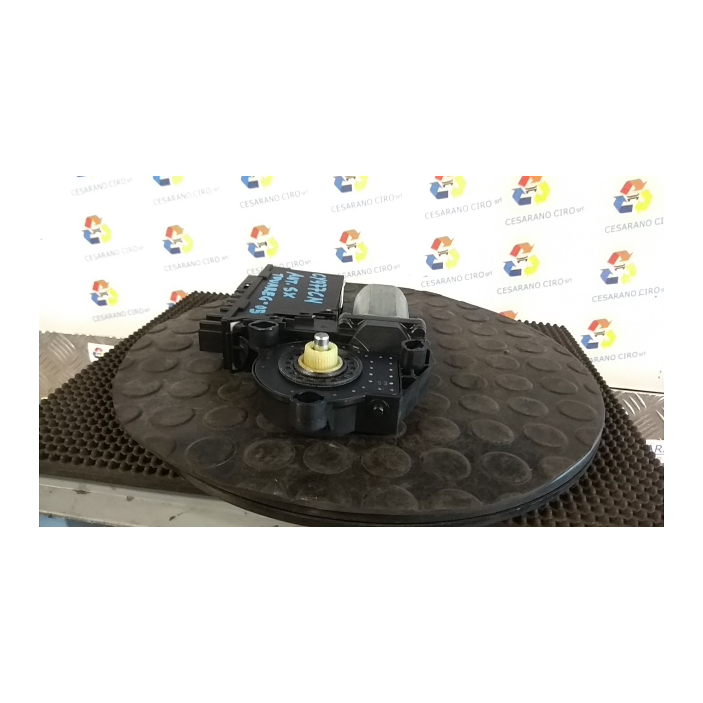 MOTORINO ALZACRISTALLO PORTA ANT. SX. 093 VOLKSWAGEN TOUAREG (7L) (12/02-05/10) BKS 7L0959701H0LN