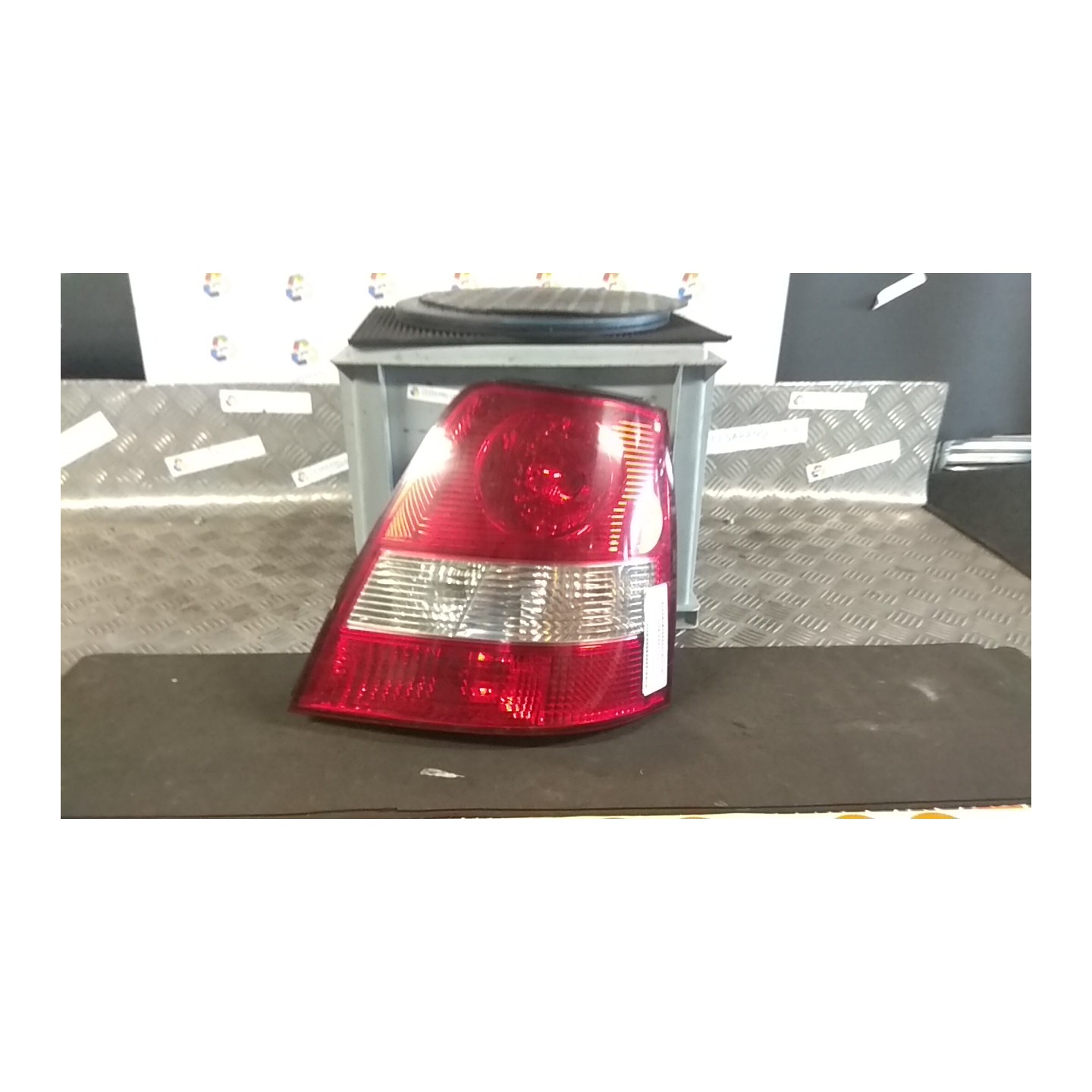 FANALE POST. DX. 139 KIA SORENTO 1A SERIE (07/02-12/06 D4CB 924023E010