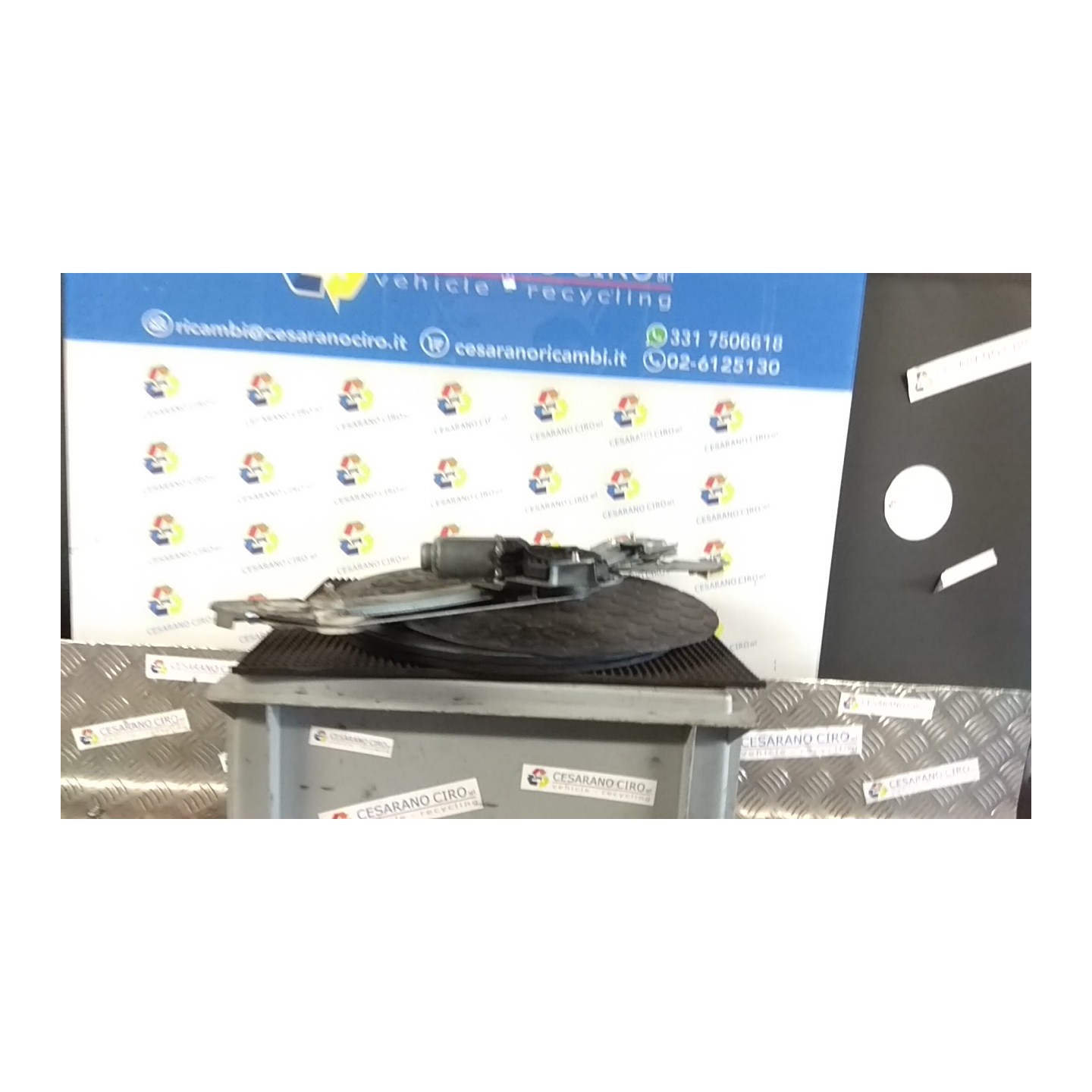 ALZACRISTALLO ELETTR. PORTA ANT. C/MOTORINO SX. 039 TOYOTA AYGO 1A SERIE (04/05-10/14) 1KRFE 698200H020