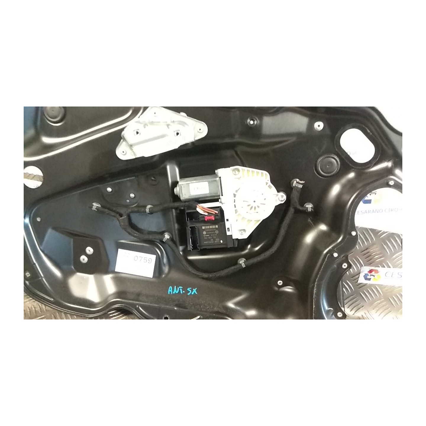 ALZACRISTALLO ELETTR. PORTA ANT. SX. 045 VOLKSWAGEN PASSAT (3C) (02/05-12/10) BMR 3C1837461L