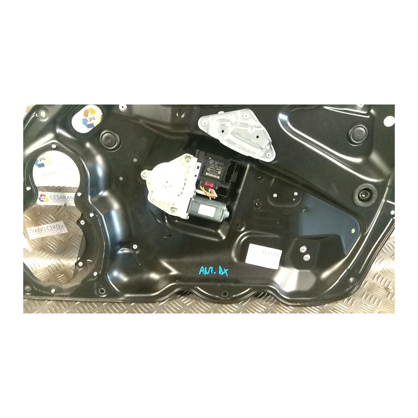 ALZACRISTALLO ELETTR. PORTA ANT. DX. 046 VOLKSWAGEN PASSAT (3C) (02/05-12/10) BMR 3C1837462L