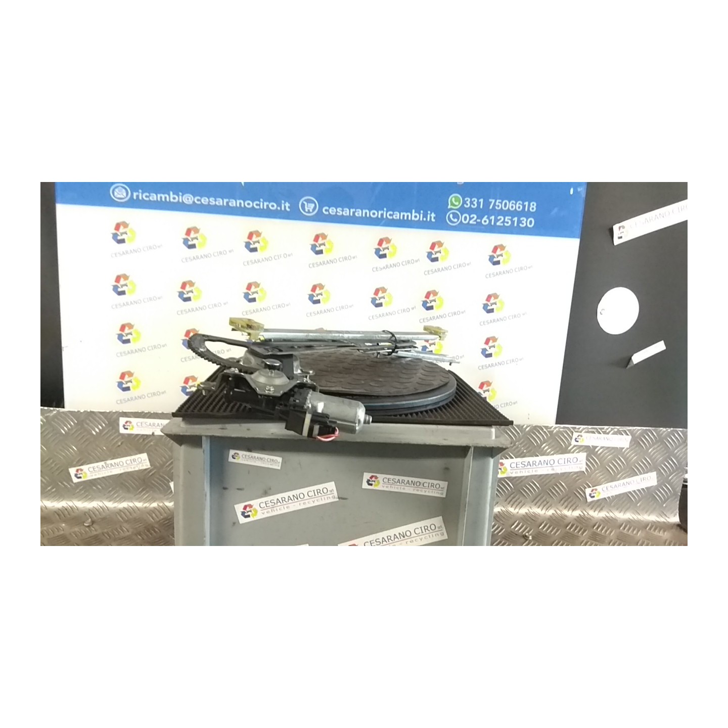 ALZACRISTALLO ELETTR. PORTA ANT. DX. 098 HYUNDAI I20 (01/09-) D4FB 824041J010