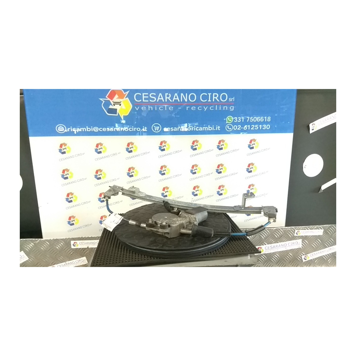 ALZACRISTALLO ELETTR. PORTA ANT. CON MOTORINO DX. 152 FIAT BRAVA (1V) (09/95-12/98) 182A4000 7770258