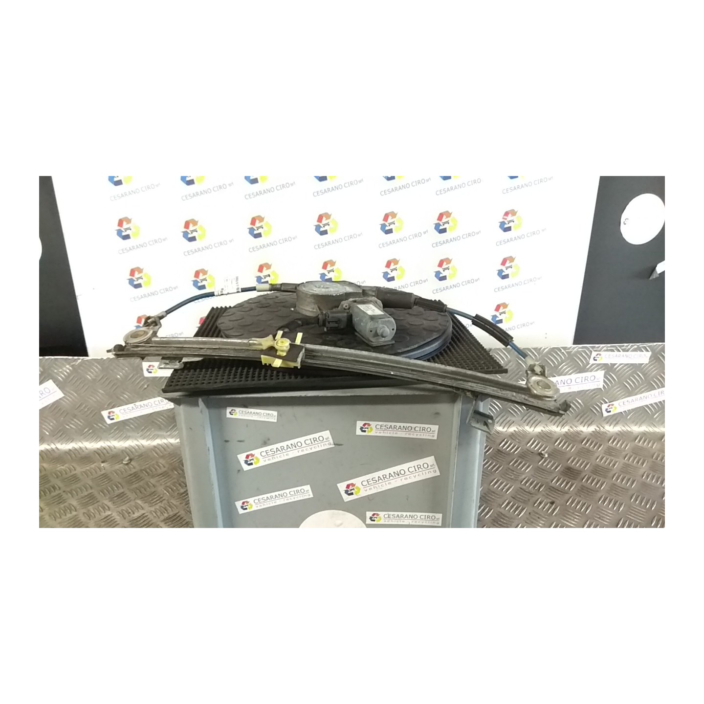 ALZACRISTALLO ELETTR. PORTA ANT. CON MOTORINO DX. 152 FIAT BRAVA (1V) (09/95-12/98) 182A4000 7770258