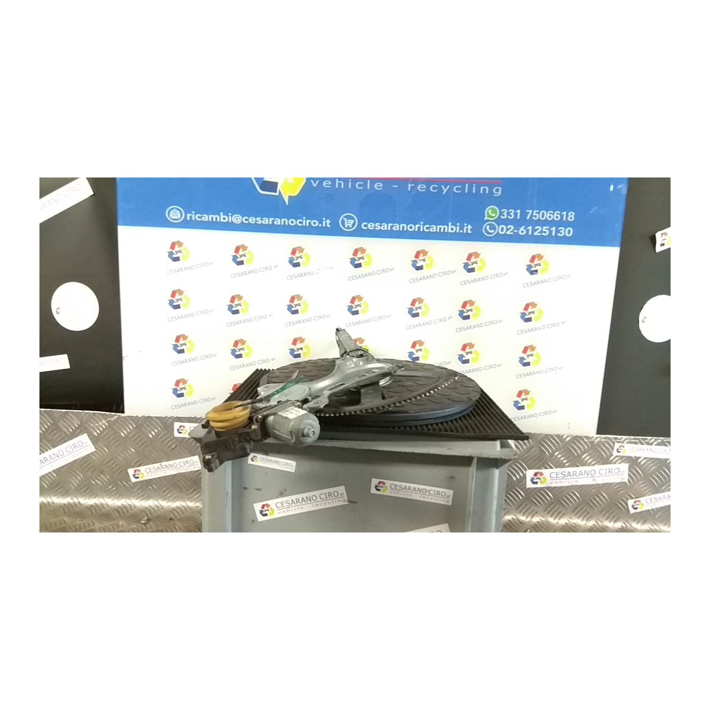 ALZACRISTALLO ELETTR. PORTA POST. SOL C/MOTORINO DX. 025 TOYOTA COROLLA VERSO (03/04-12/09) 3ZZFE 698300F020