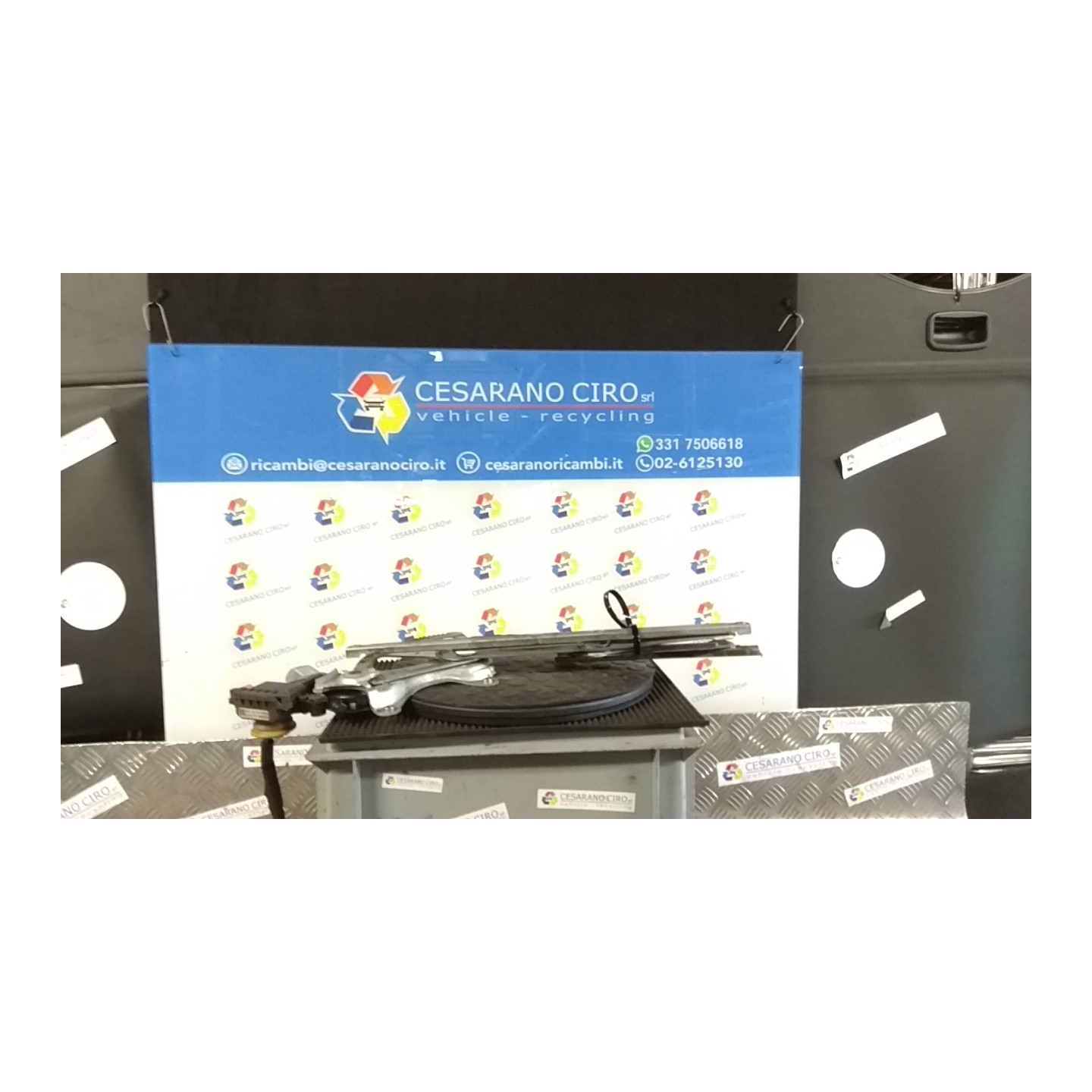 ALZACRISTALLO ELETTR. PORTA POST. SOL C/MOTORINO SX. 026 TOYOTA COROLLA VERSO (03/04-12/09) 3ZZFE 698400F020